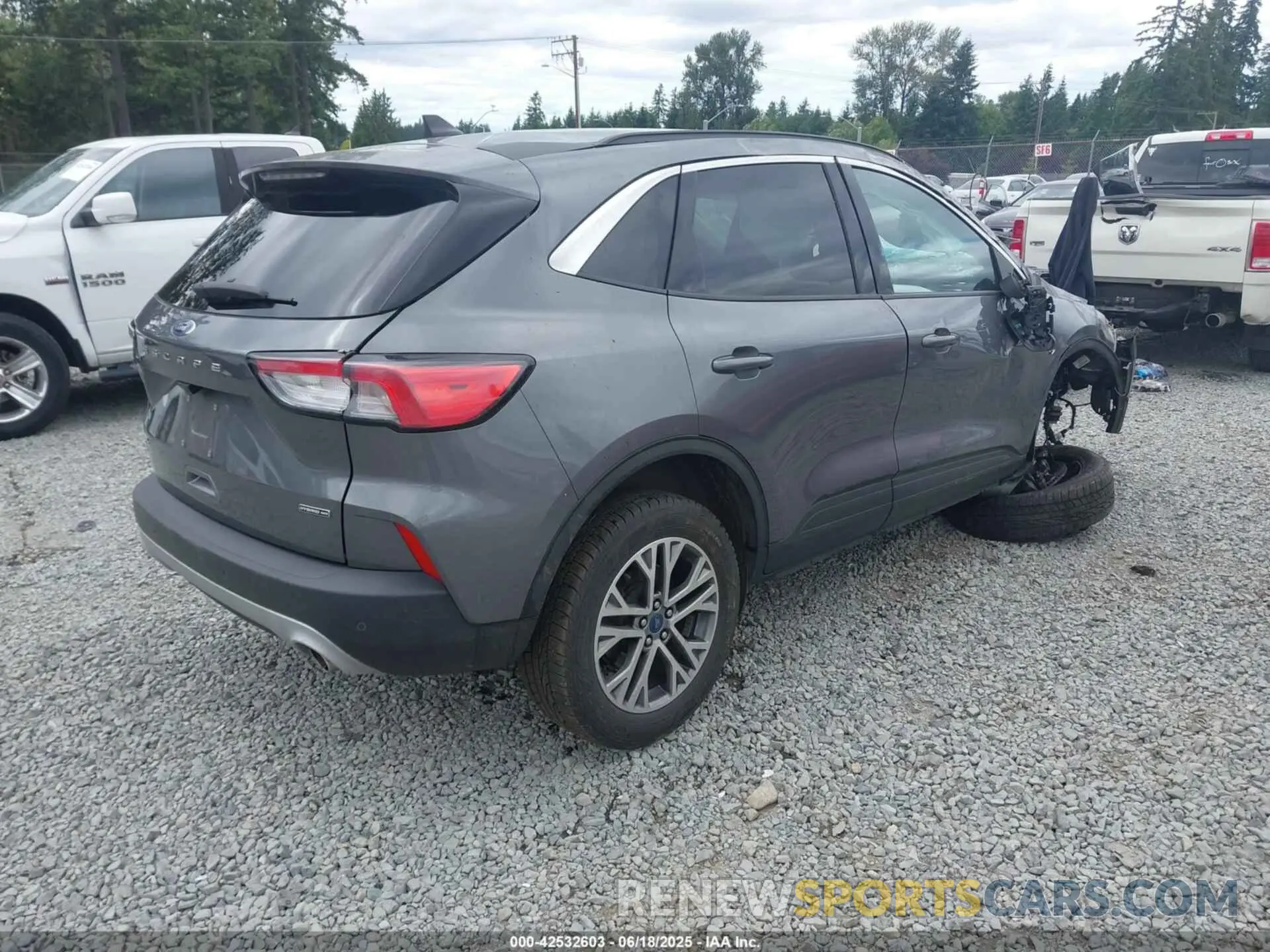 4 Photograph of a damaged car 1FMCU9CZ9MUA82756 FORD ESCAPE 2021