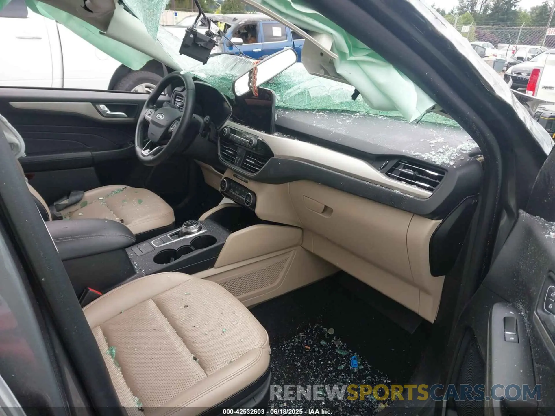 5 Photograph of a damaged car 1FMCU9CZ9MUA82756 FORD ESCAPE 2021