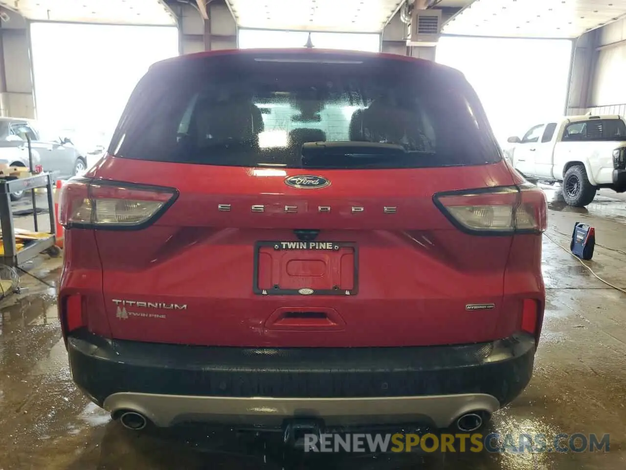6 Photograph of a damaged car 1FMCU9DZ0MUB17327 FORD ESCAPE 2021