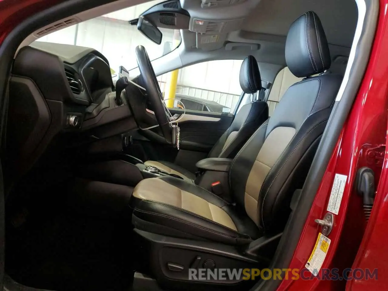 7 Photograph of a damaged car 1FMCU9DZ0MUB17327 FORD ESCAPE 2021