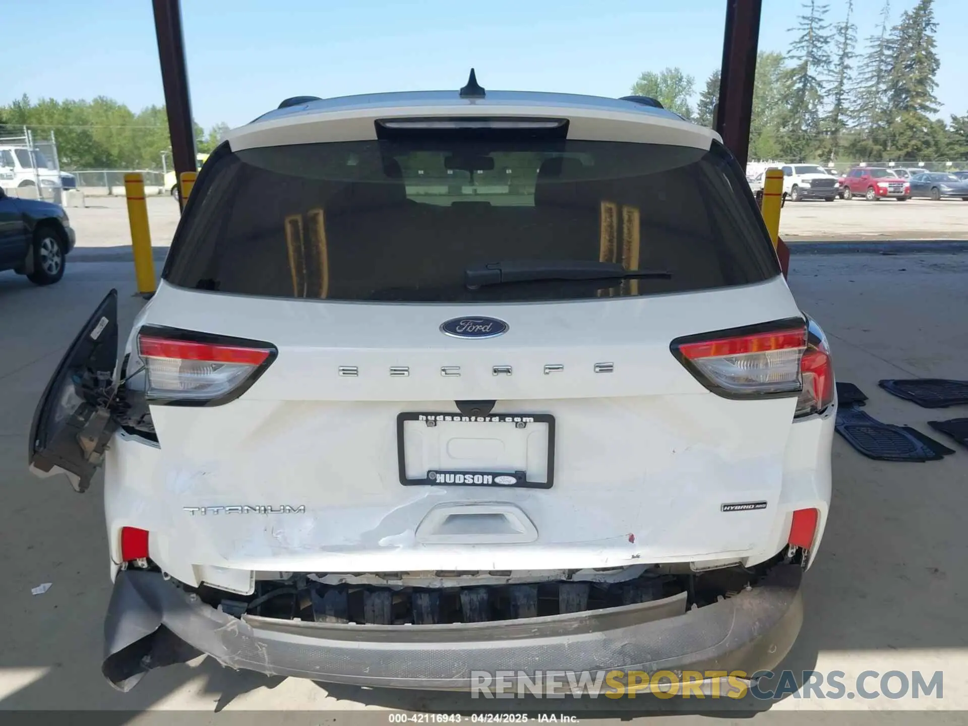 16 Photograph of a damaged car 1FMCU9DZ5MUA27459 FORD ESCAPE 2021
