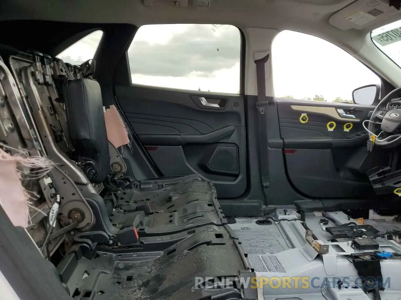 11 Photograph of a damaged car 1FMCU9DZ6MUB25495 FORD ESCAPE 2021