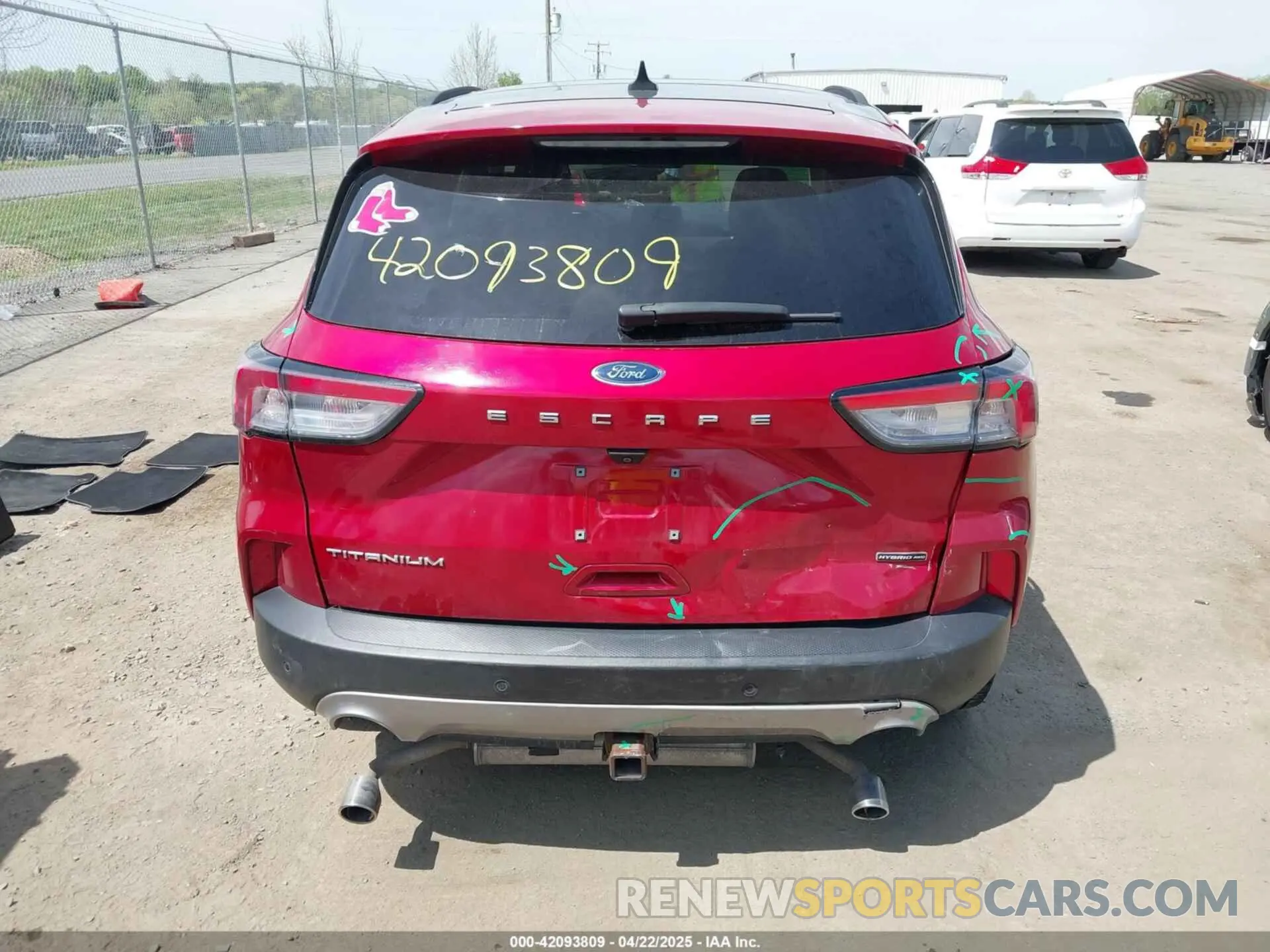 17 Photograph of a damaged car 1FMCU9DZ9MUA15184 FORD ESCAPE 2021