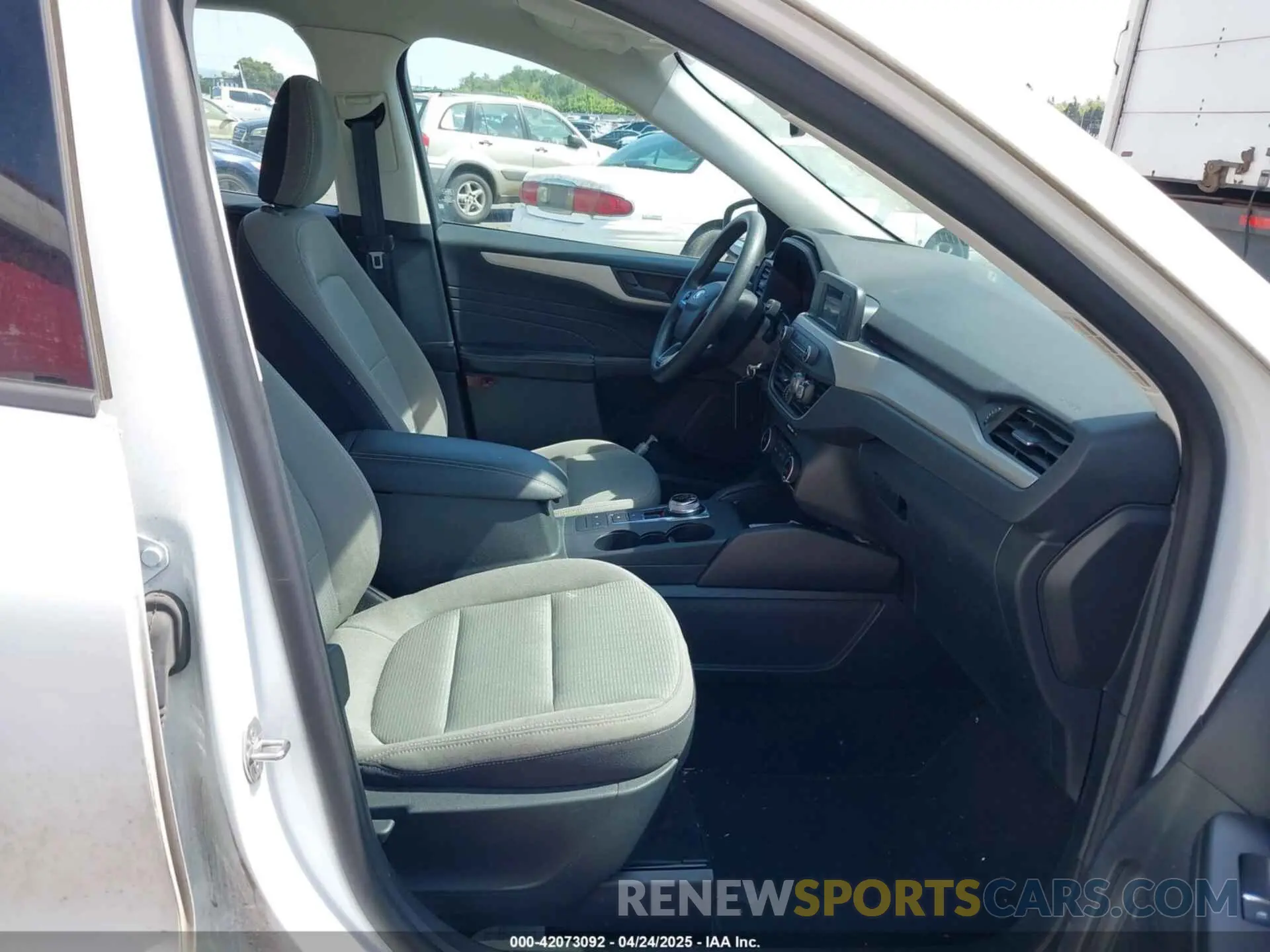 5 Photograph of a damaged car 1FMCU9F60MUA31616 FORD ESCAPE 2021