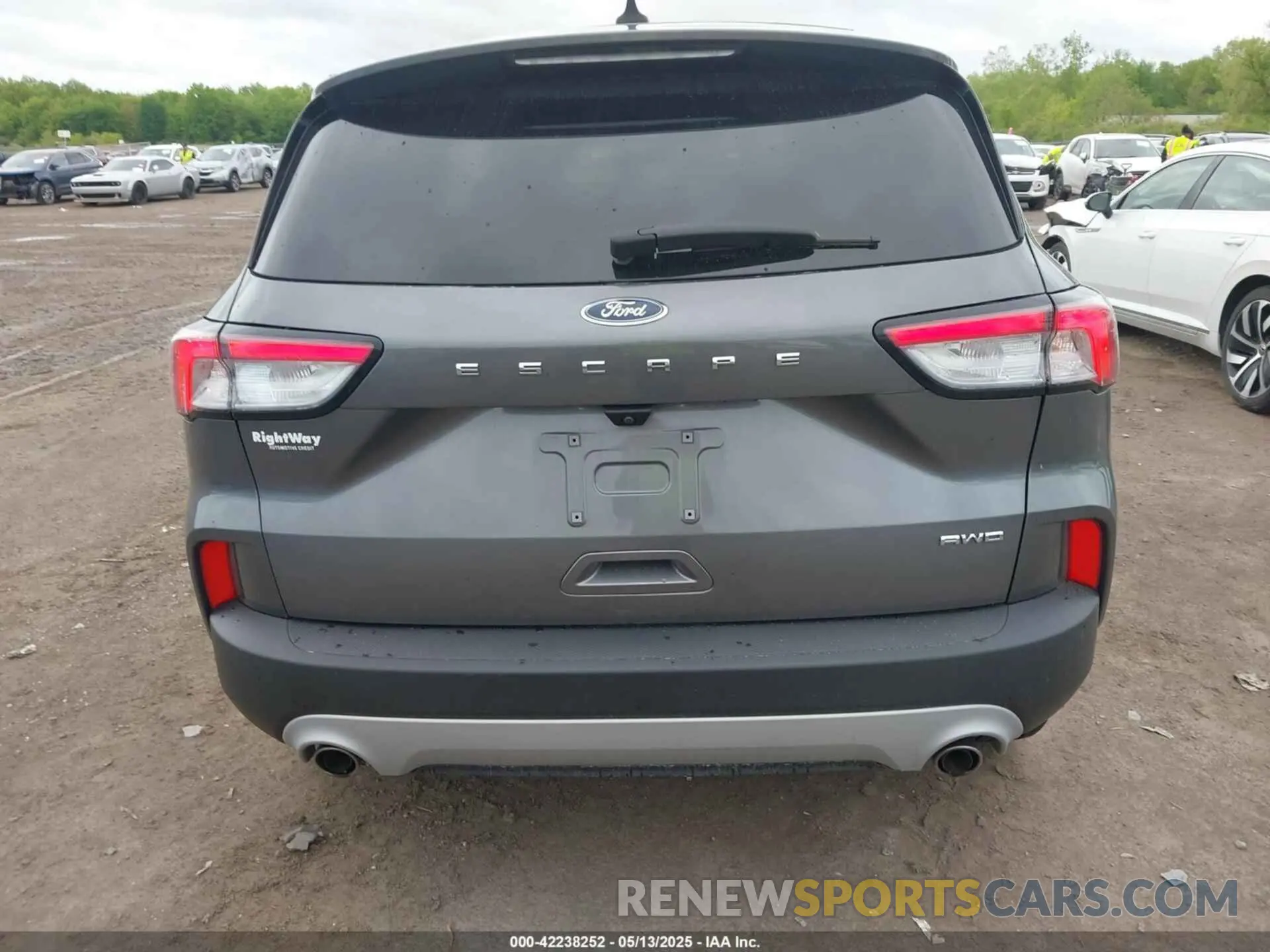 17 Photograph of a damaged car 1FMCU9F69MUA73640 FORD ESCAPE 2021