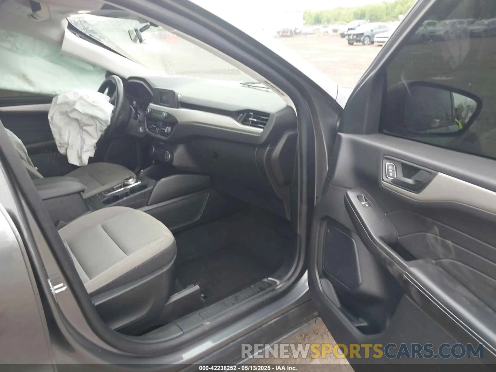 5 Photograph of a damaged car 1FMCU9F69MUA73640 FORD ESCAPE 2021