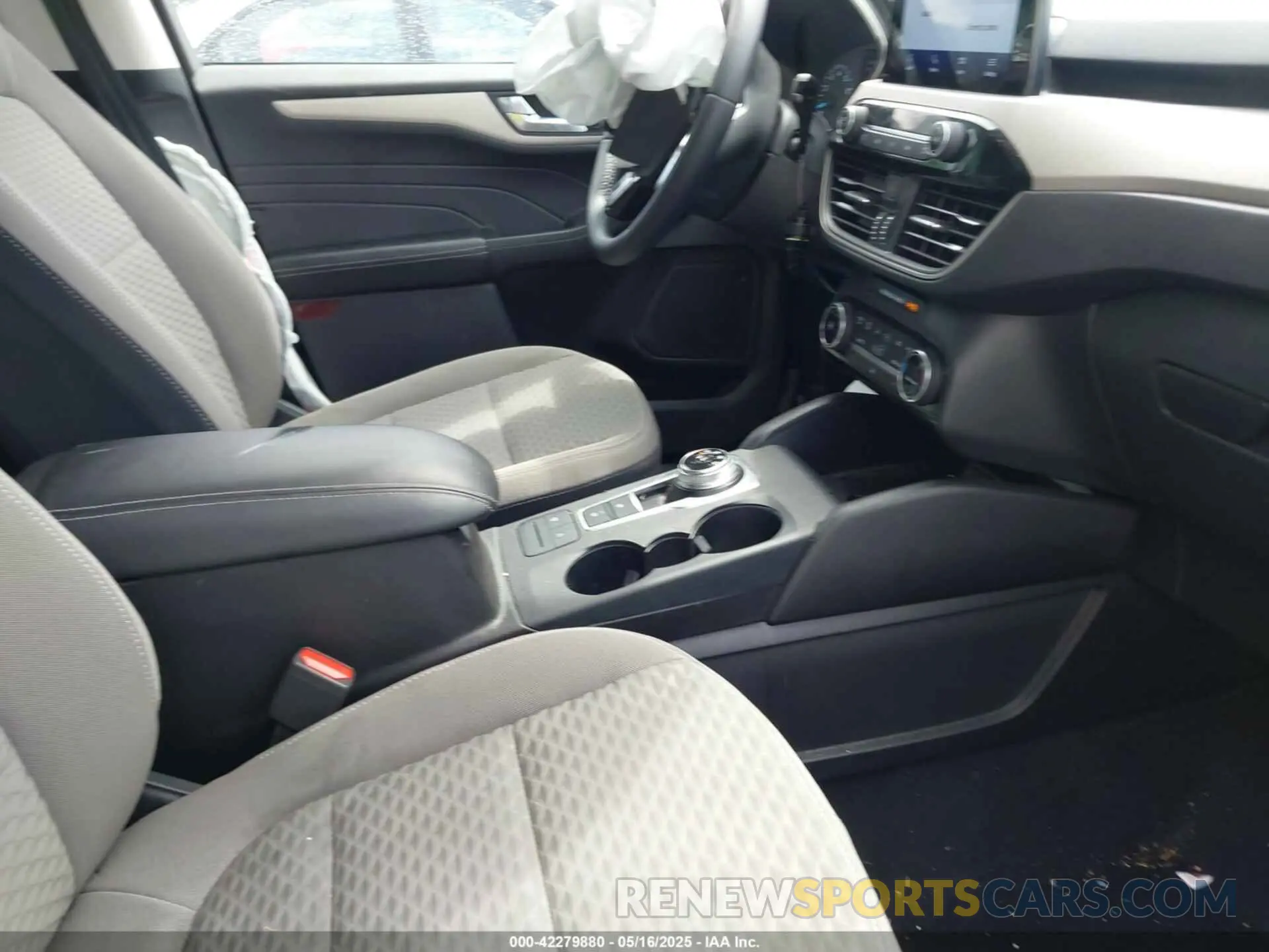 5 Photograph of a damaged car 1FMCU9G60MUB30337 FORD ESCAPE 2021