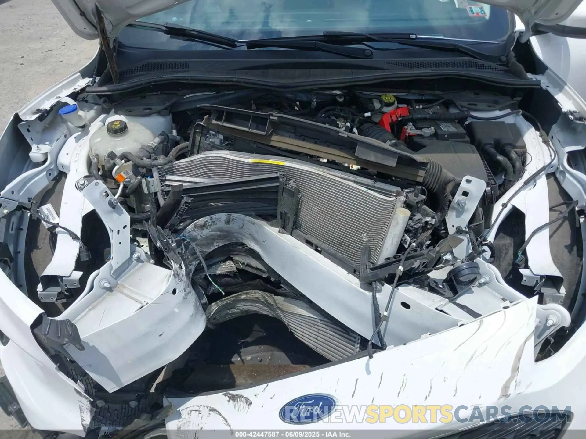 10 Photograph of a damaged car 1FMCU9G61MUA30151 FORD ESCAPE 2021