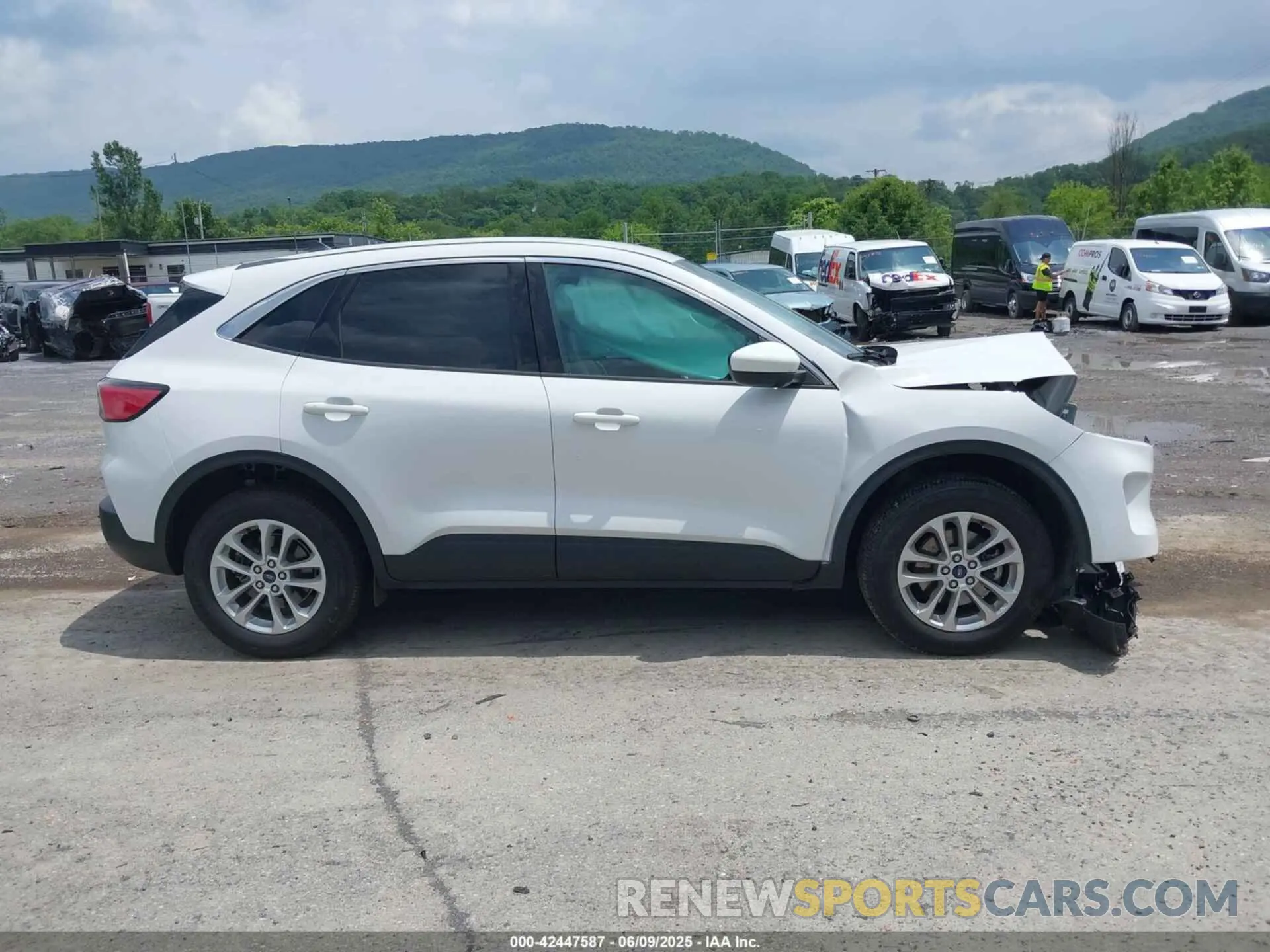 14 Photograph of a damaged car 1FMCU9G61MUA30151 FORD ESCAPE 2021