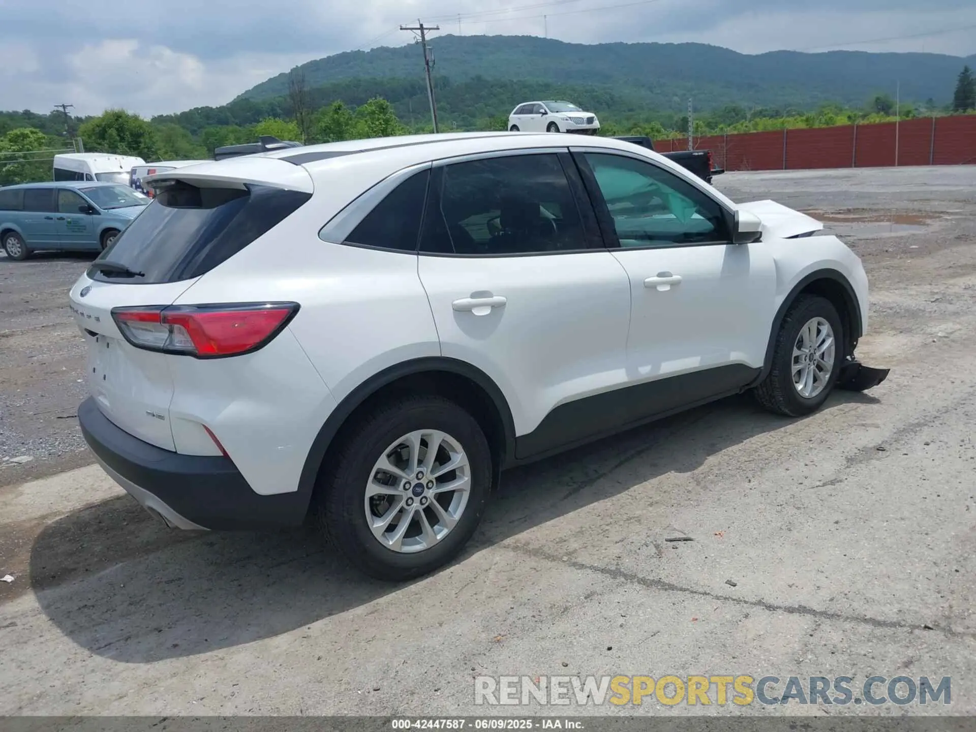 4 Photograph of a damaged car 1FMCU9G61MUA30151 FORD ESCAPE 2021