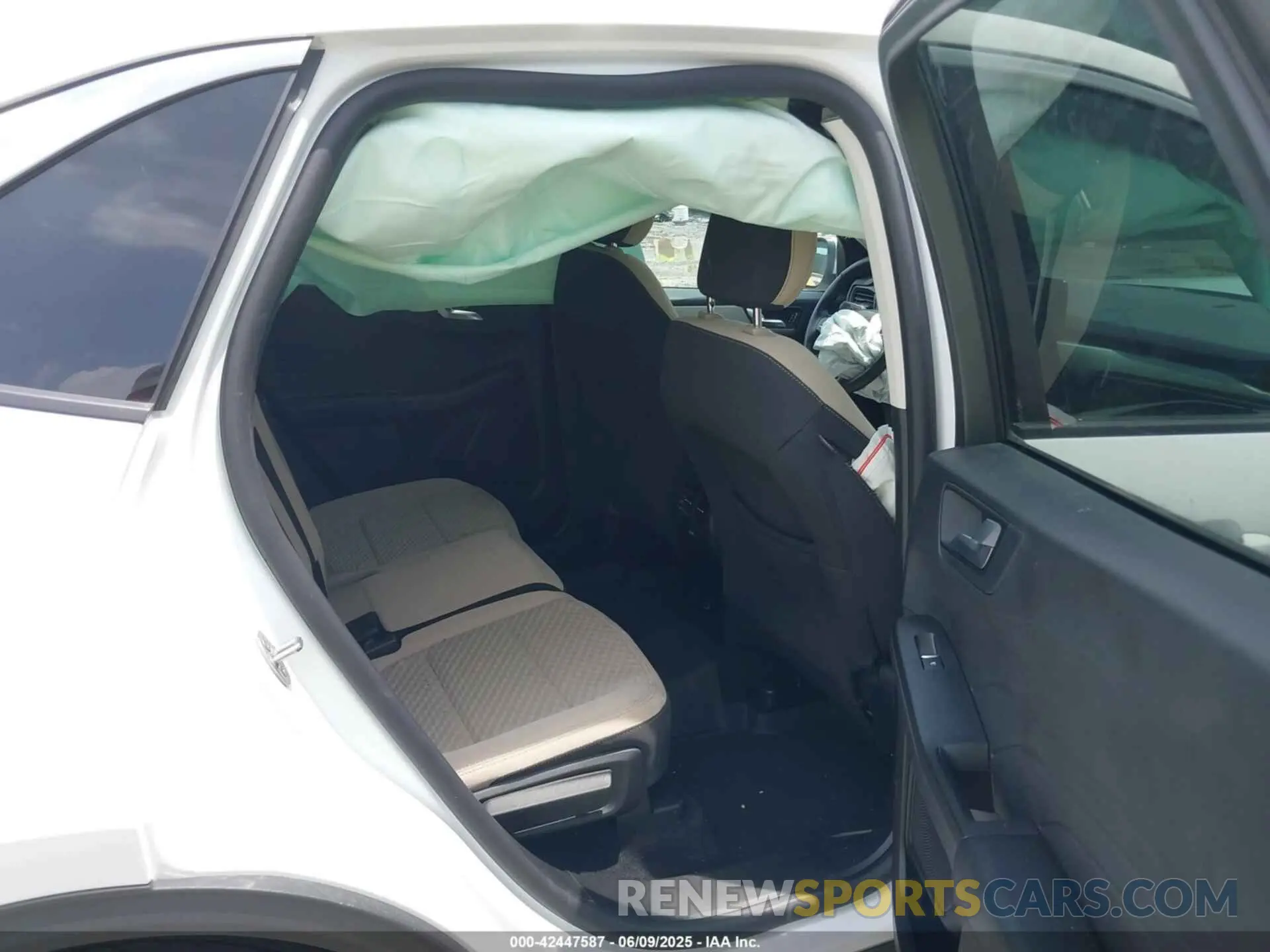 8 Photograph of a damaged car 1FMCU9G61MUA30151 FORD ESCAPE 2021