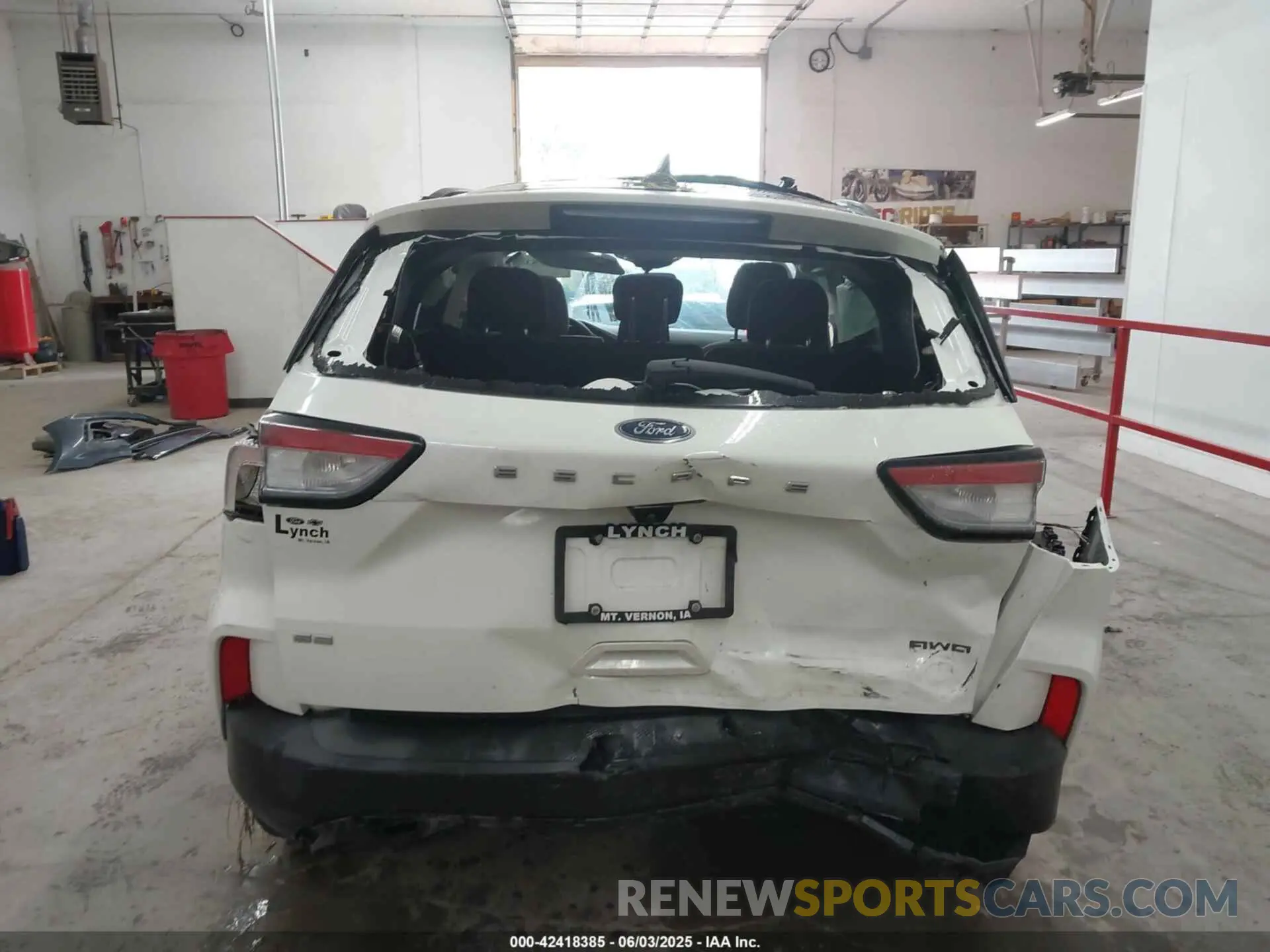 17 Photograph of a damaged car 1FMCU9G61MUA32742 FORD ESCAPE 2021