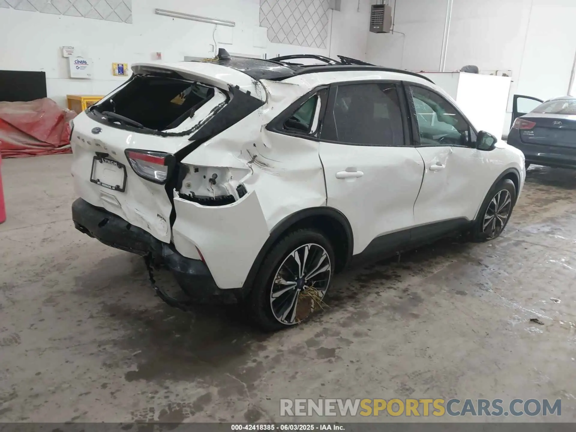 4 Photograph of a damaged car 1FMCU9G61MUA32742 FORD ESCAPE 2021