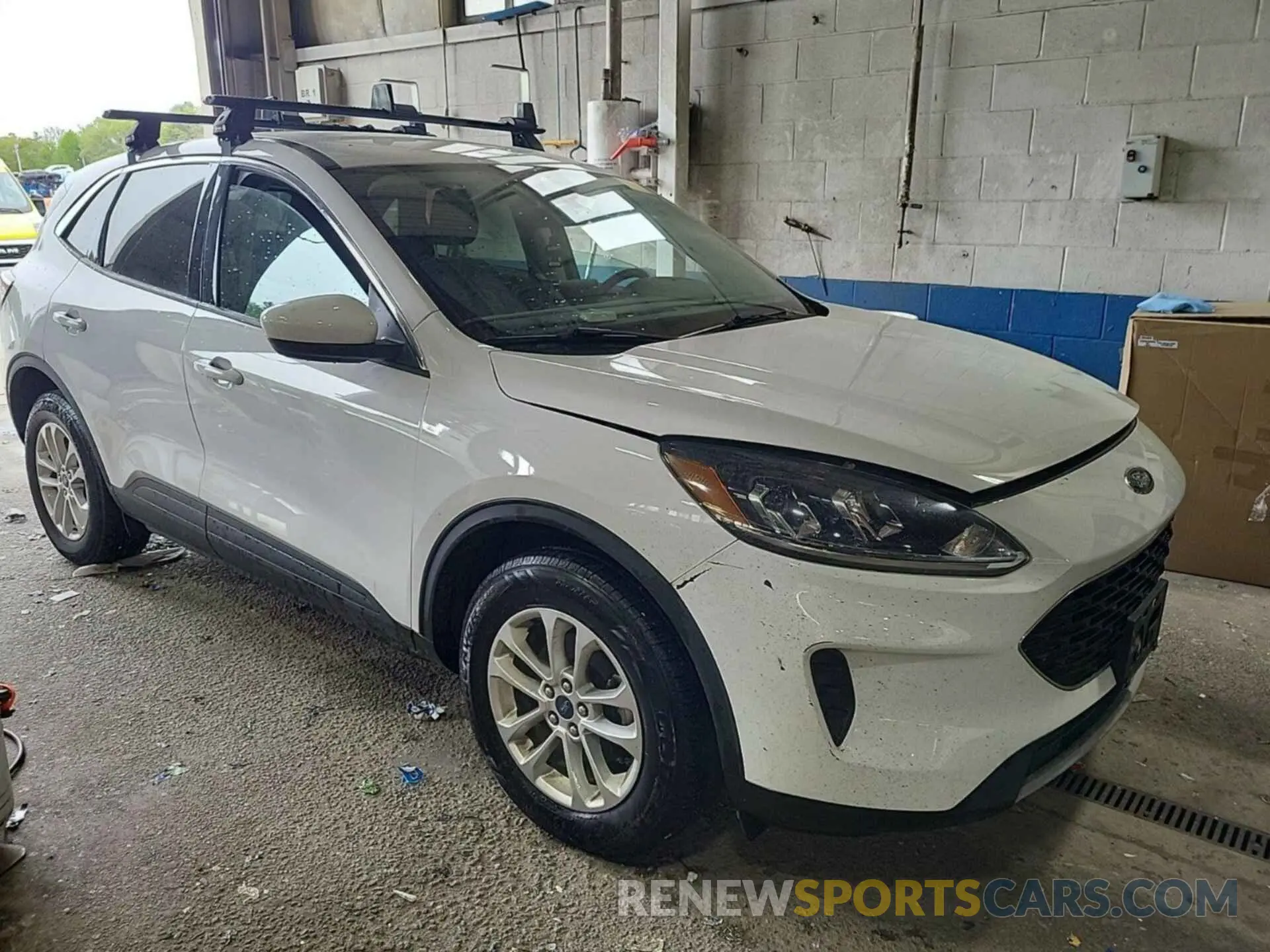 32 Photograph of a damaged car 1FMCU9G61MUA52585 FORD ESCAPE 2021