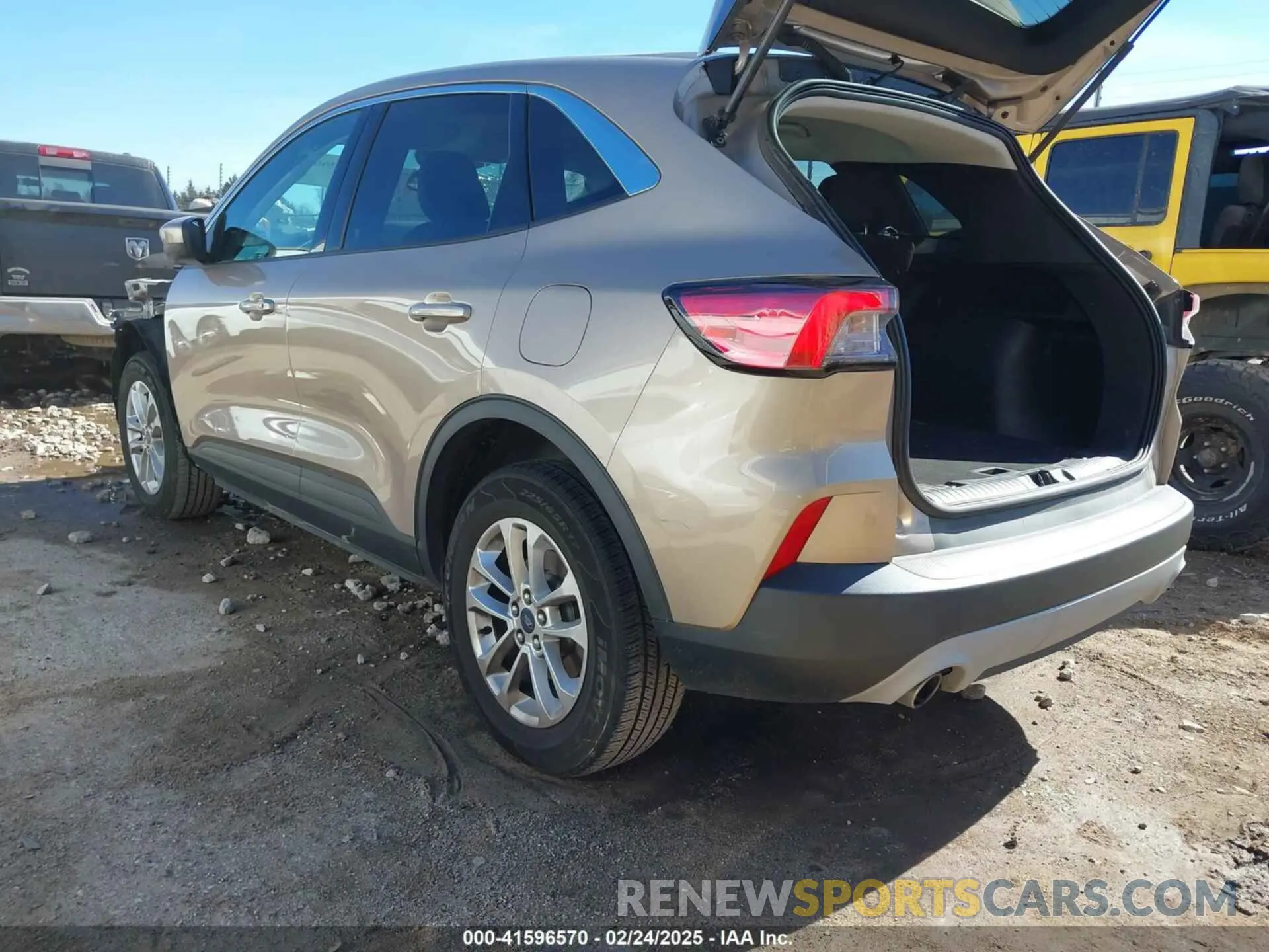 3 Photograph of a damaged car 1FMCU9G62MUA81335 FORD ESCAPE 2021