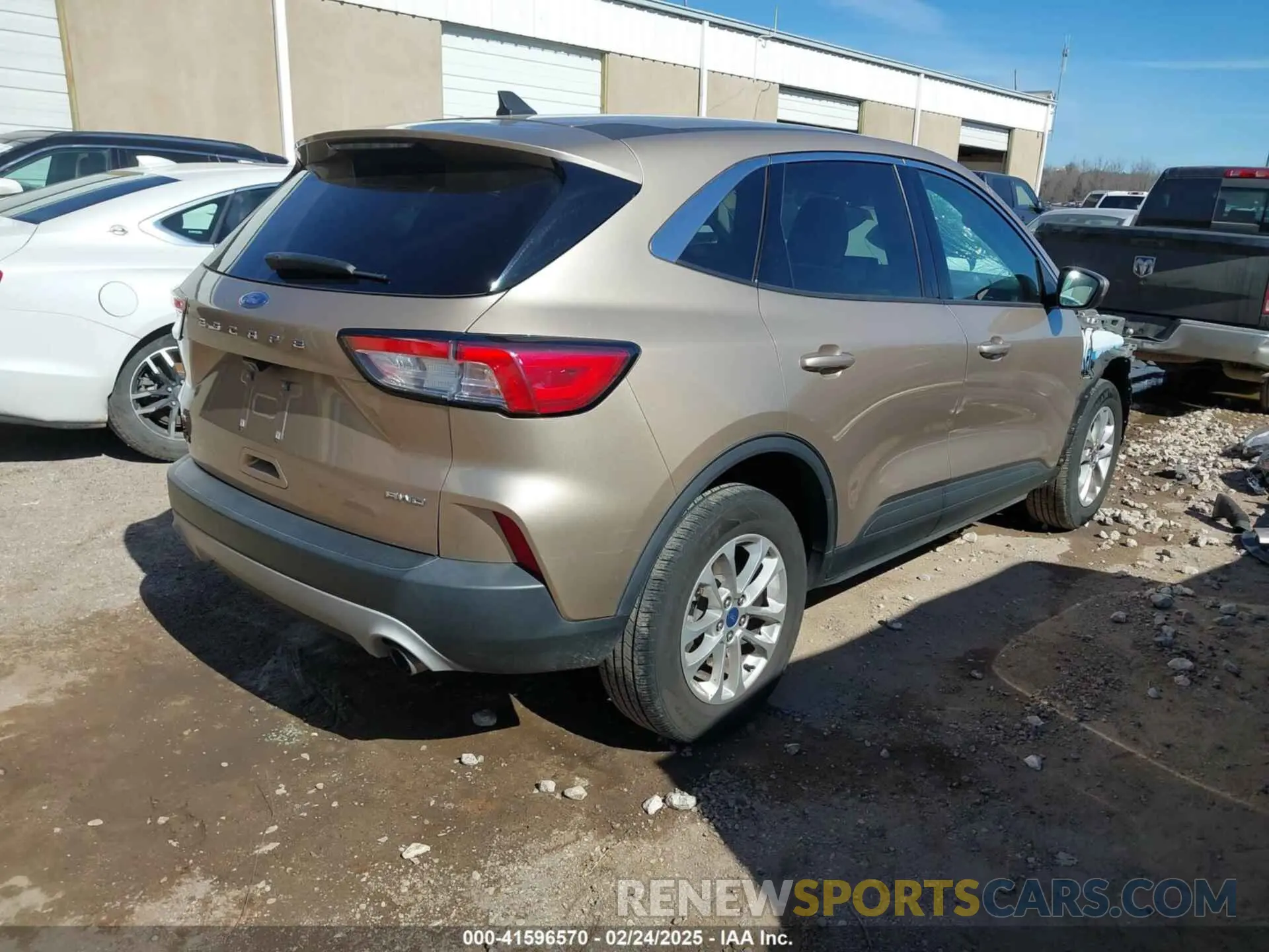 4 Photograph of a damaged car 1FMCU9G62MUA81335 FORD ESCAPE 2021