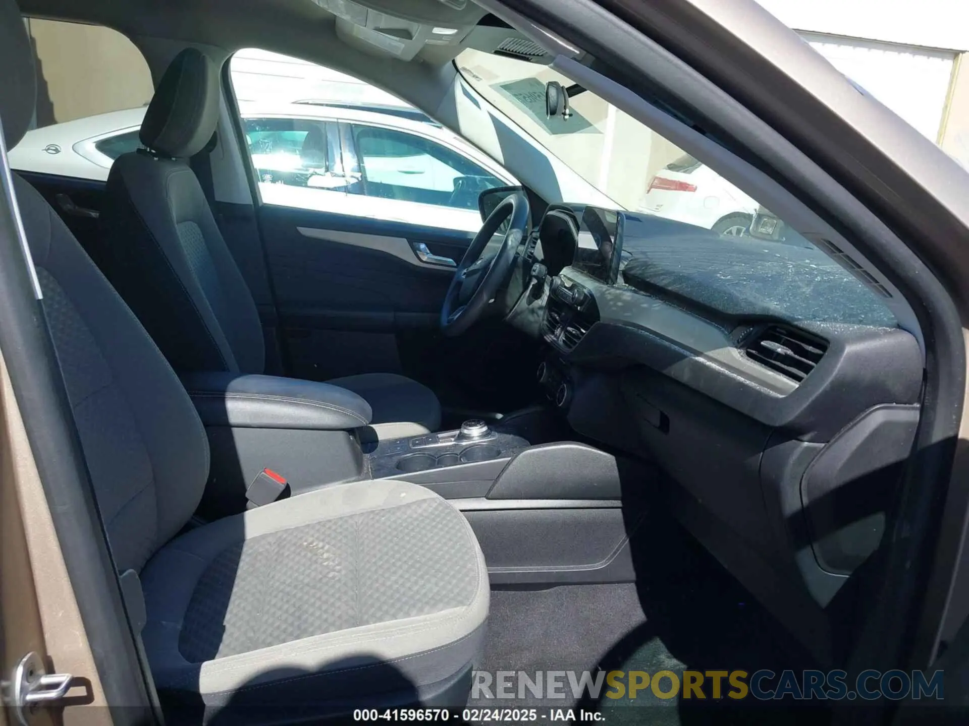 5 Photograph of a damaged car 1FMCU9G62MUA81335 FORD ESCAPE 2021