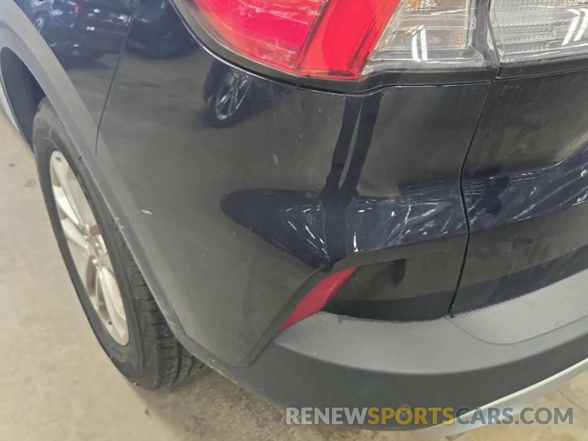 33 Photograph of a damaged car 1FMCU9G62MUA85014 FORD ESCAPE 2021