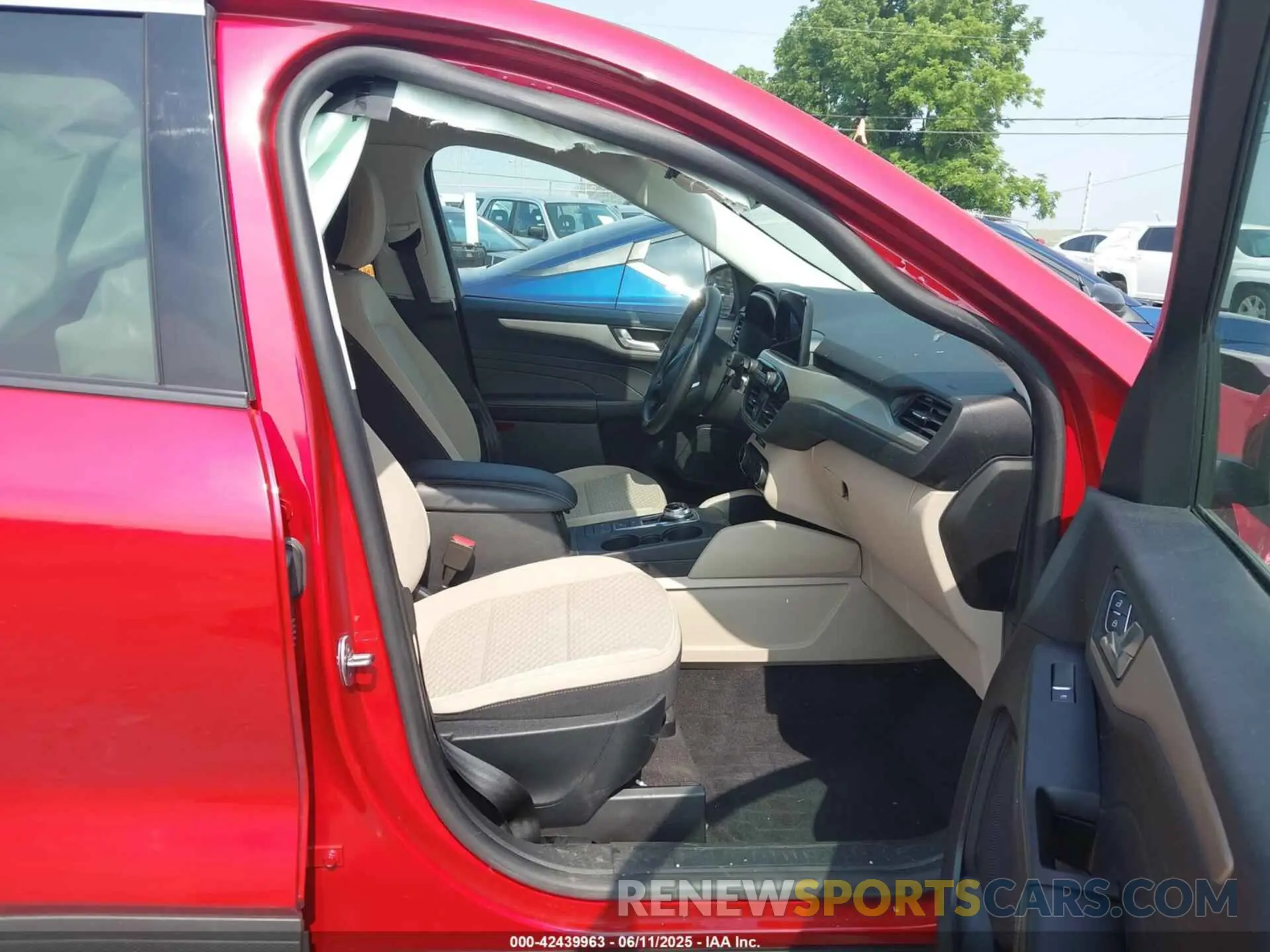 5 Photograph of a damaged car 1FMCU9G63MUA92215 FORD ESCAPE 2021