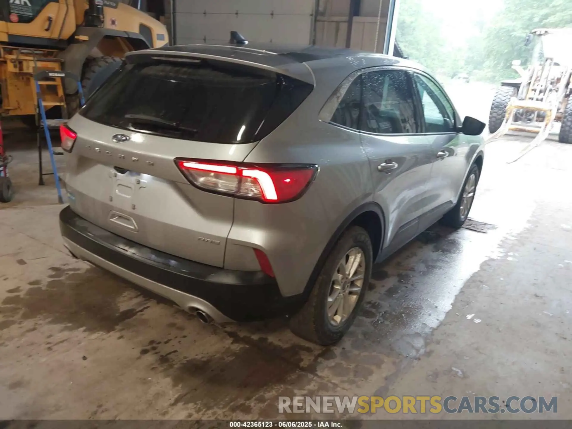 4 Photograph of a damaged car 1FMCU9G65MUA27642 FORD ESCAPE 2021