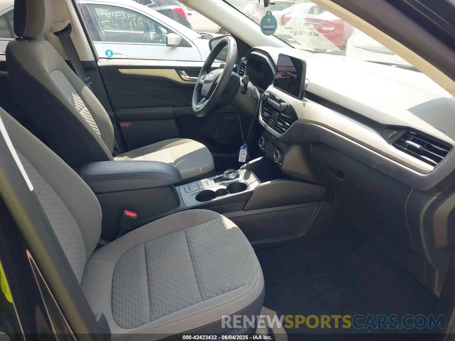 5 Photograph of a damaged car 1FMCU9G65MUB03411 FORD ESCAPE 2021