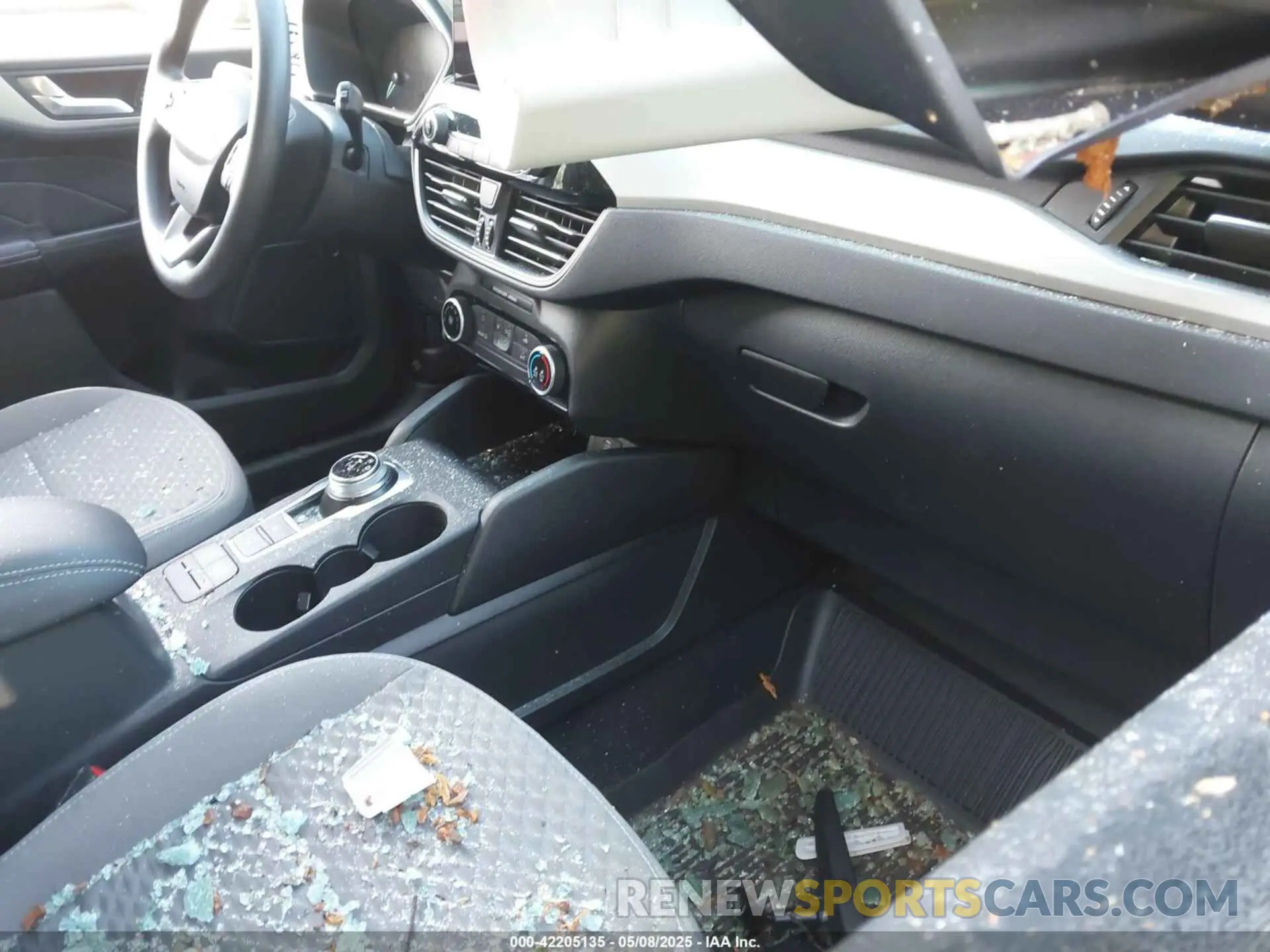 5 Photograph of a damaged car 1FMCU9G66MUA11210 FORD ESCAPE 2021