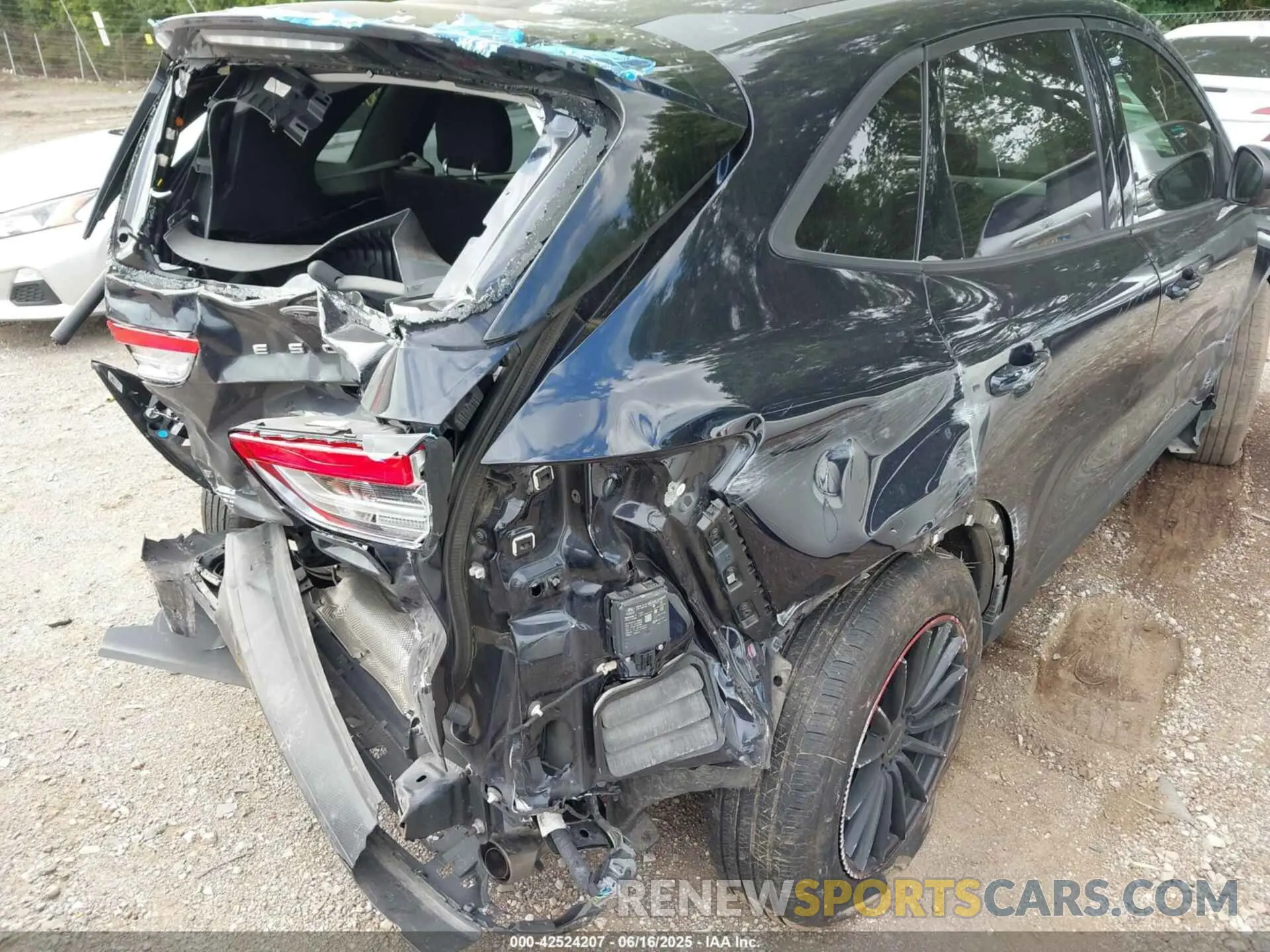 18 Photograph of a damaged car 1FMCU9G68MUA37176 FORD ESCAPE 2021