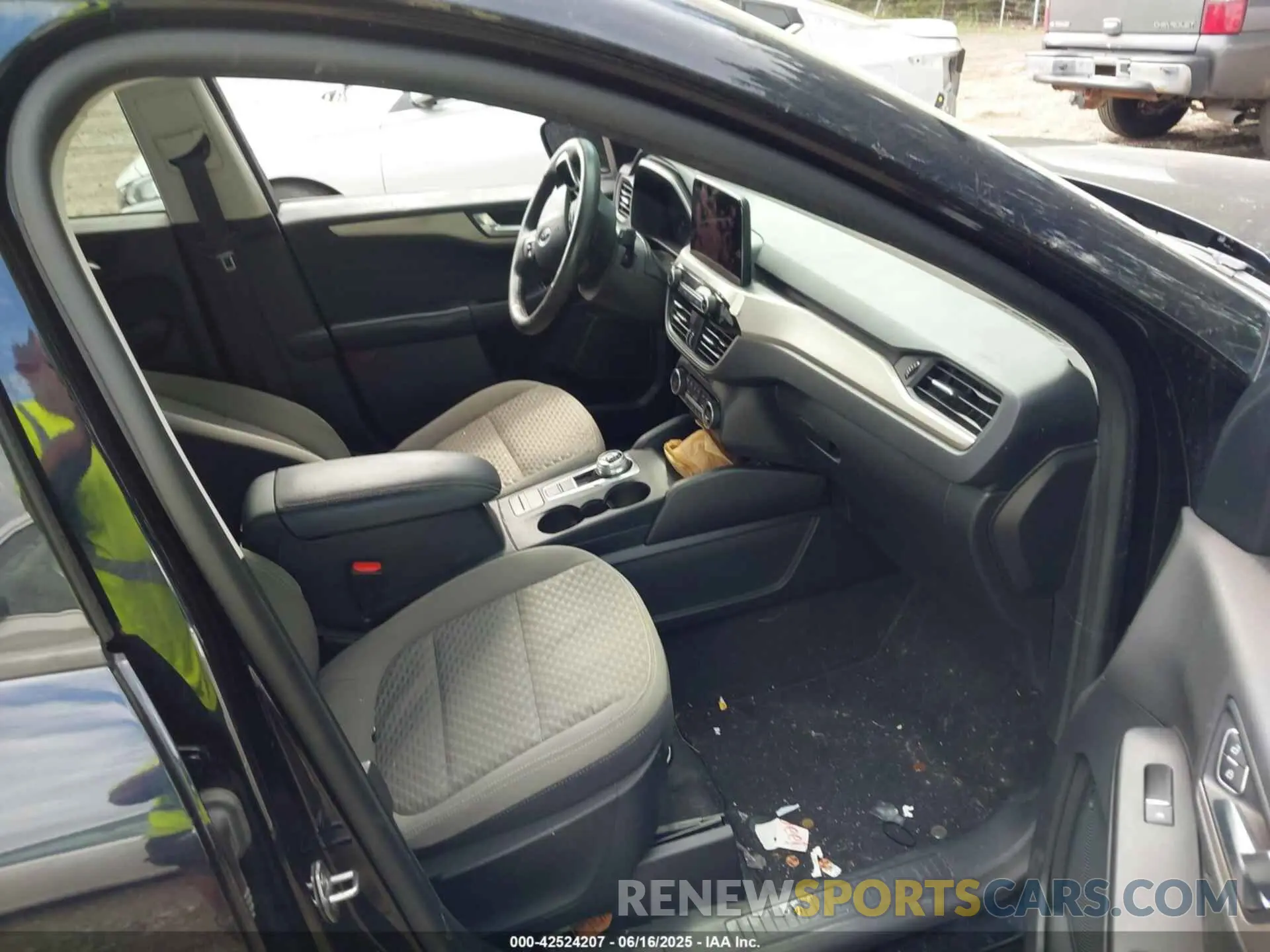 5 Photograph of a damaged car 1FMCU9G68MUA37176 FORD ESCAPE 2021