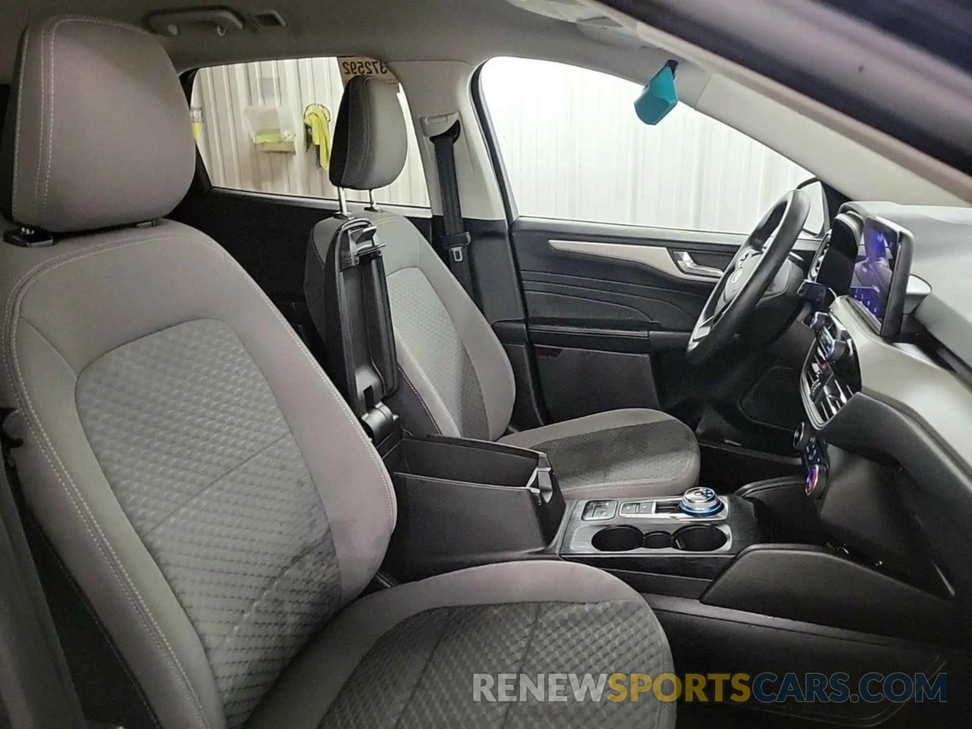17 Photograph of a damaged car 1FMCU9G68MUA90881 FORD ESCAPE 2021