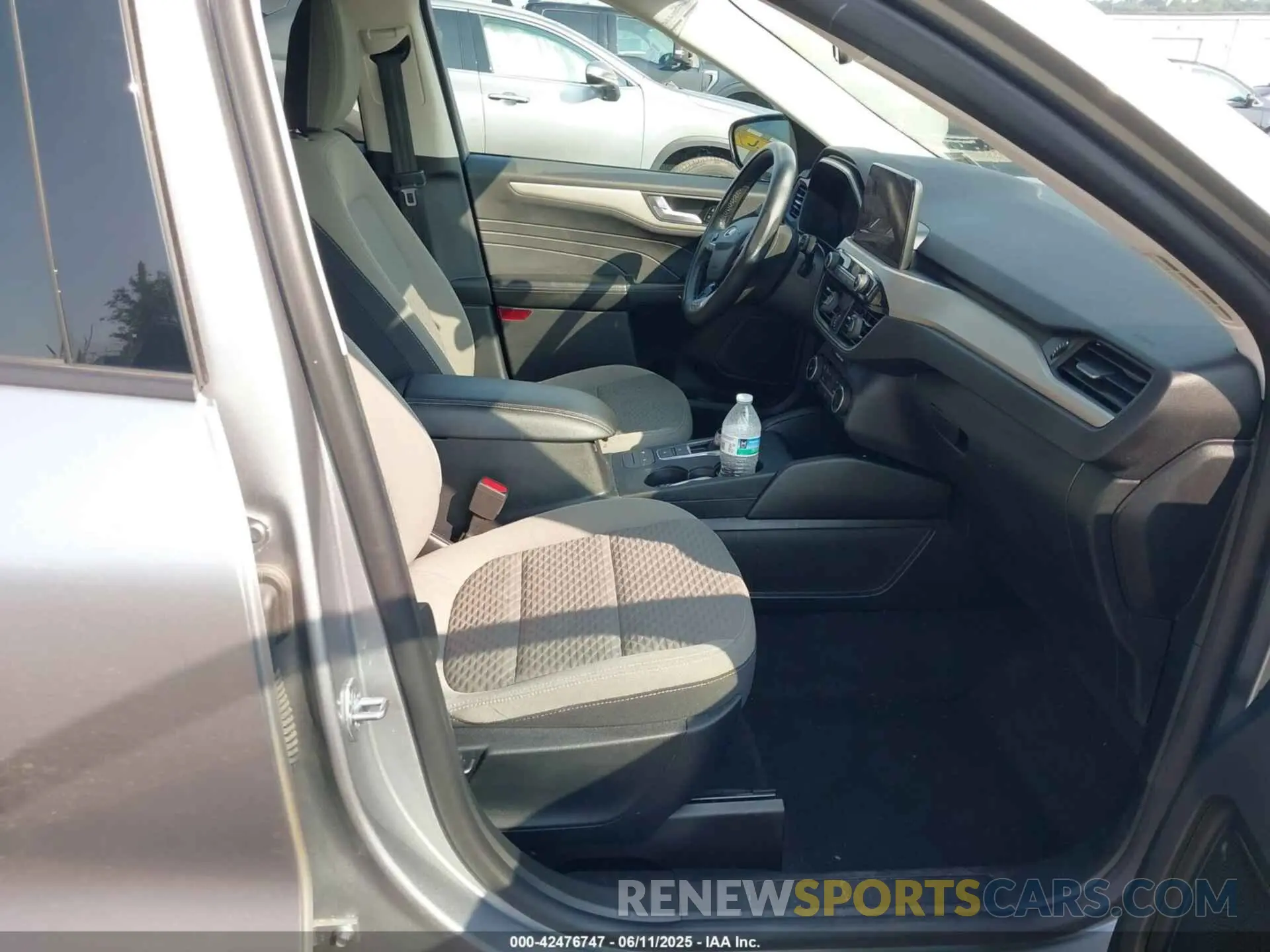 5 Photograph of a damaged car 1FMCU9G68MUB26987 FORD ESCAPE 2021