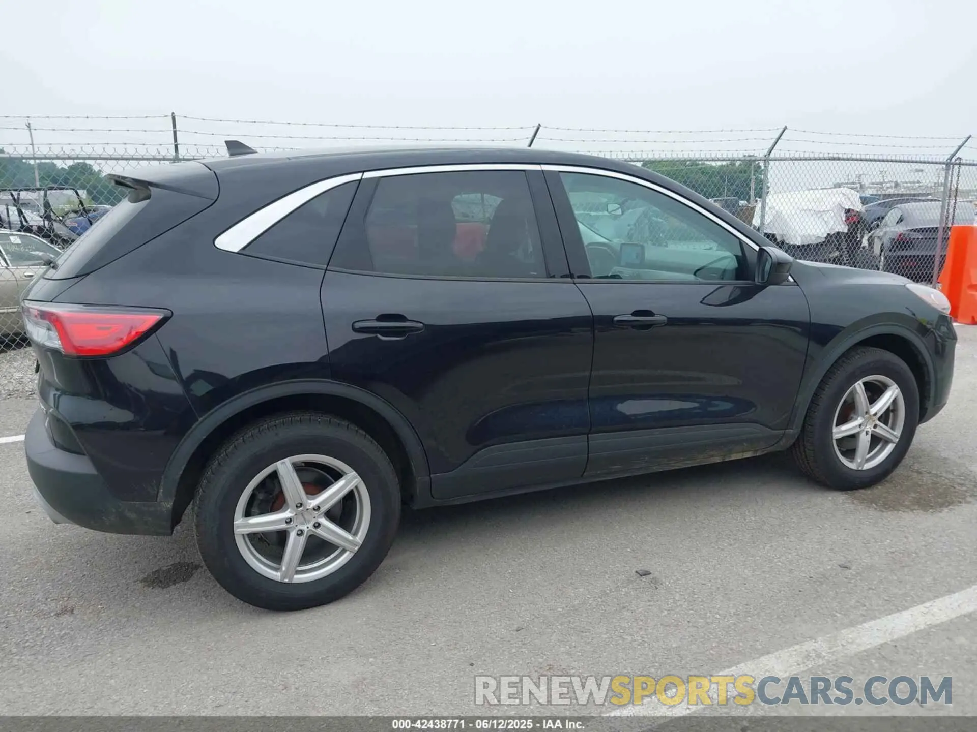 13 Photograph of a damaged car 1FMCU9G6XMUA27362 FORD ESCAPE 2021