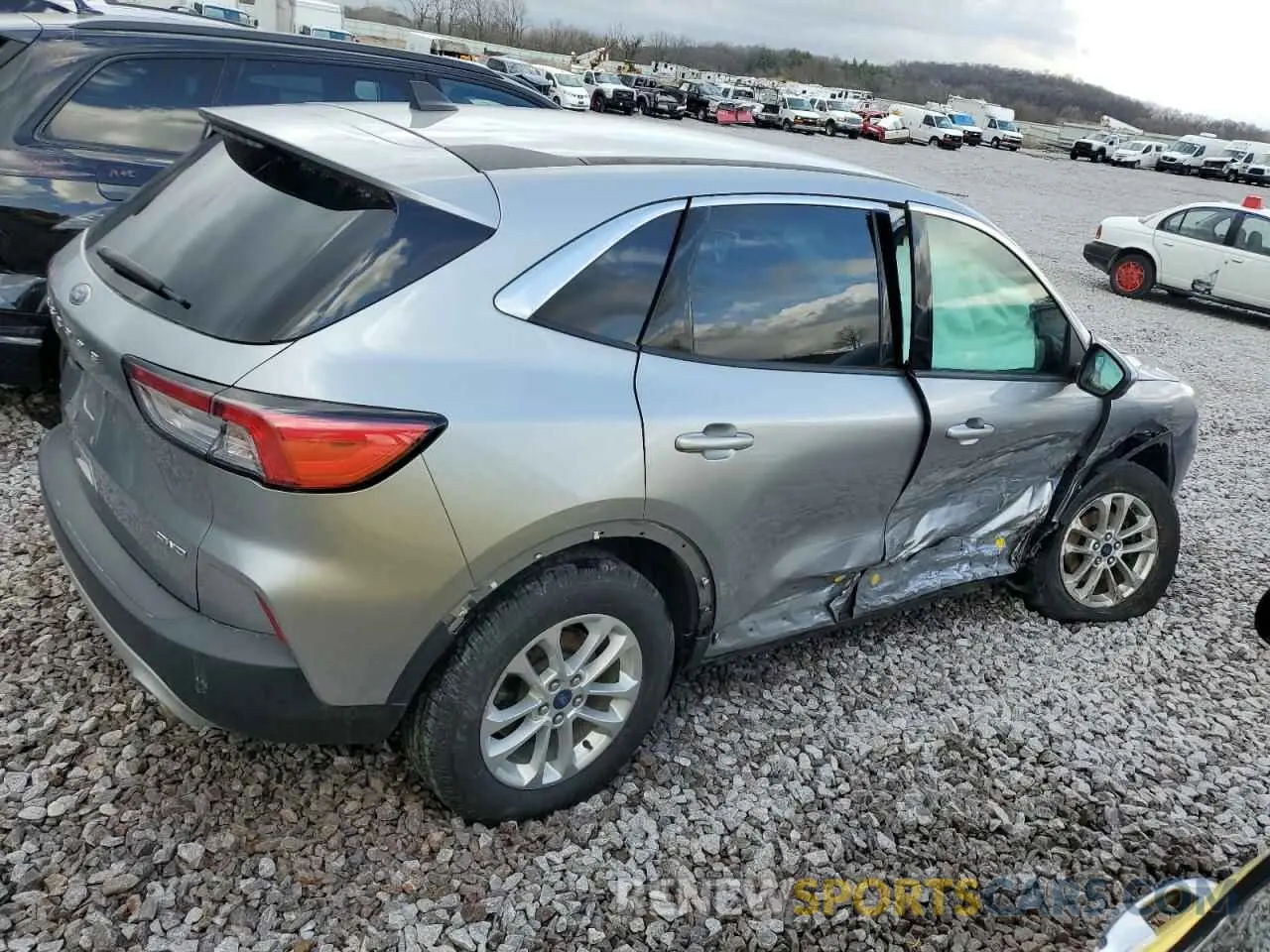 3 Photograph of a damaged car 1FMCU9G6XMUA42847 FORD ESCAPE 2021
