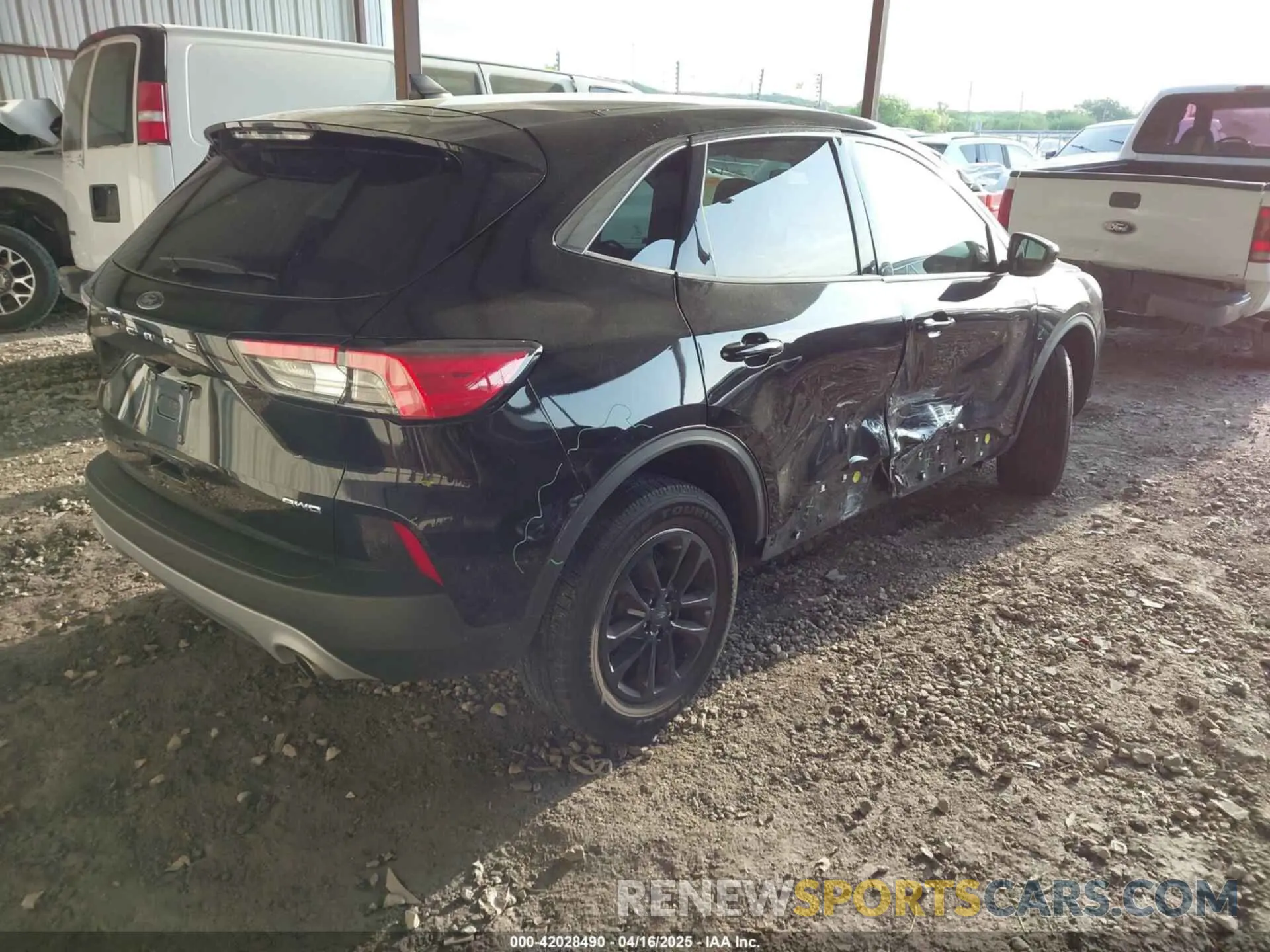 4 Photograph of a damaged car 1FMCU9G6XMUA77193 FORD ESCAPE 2021