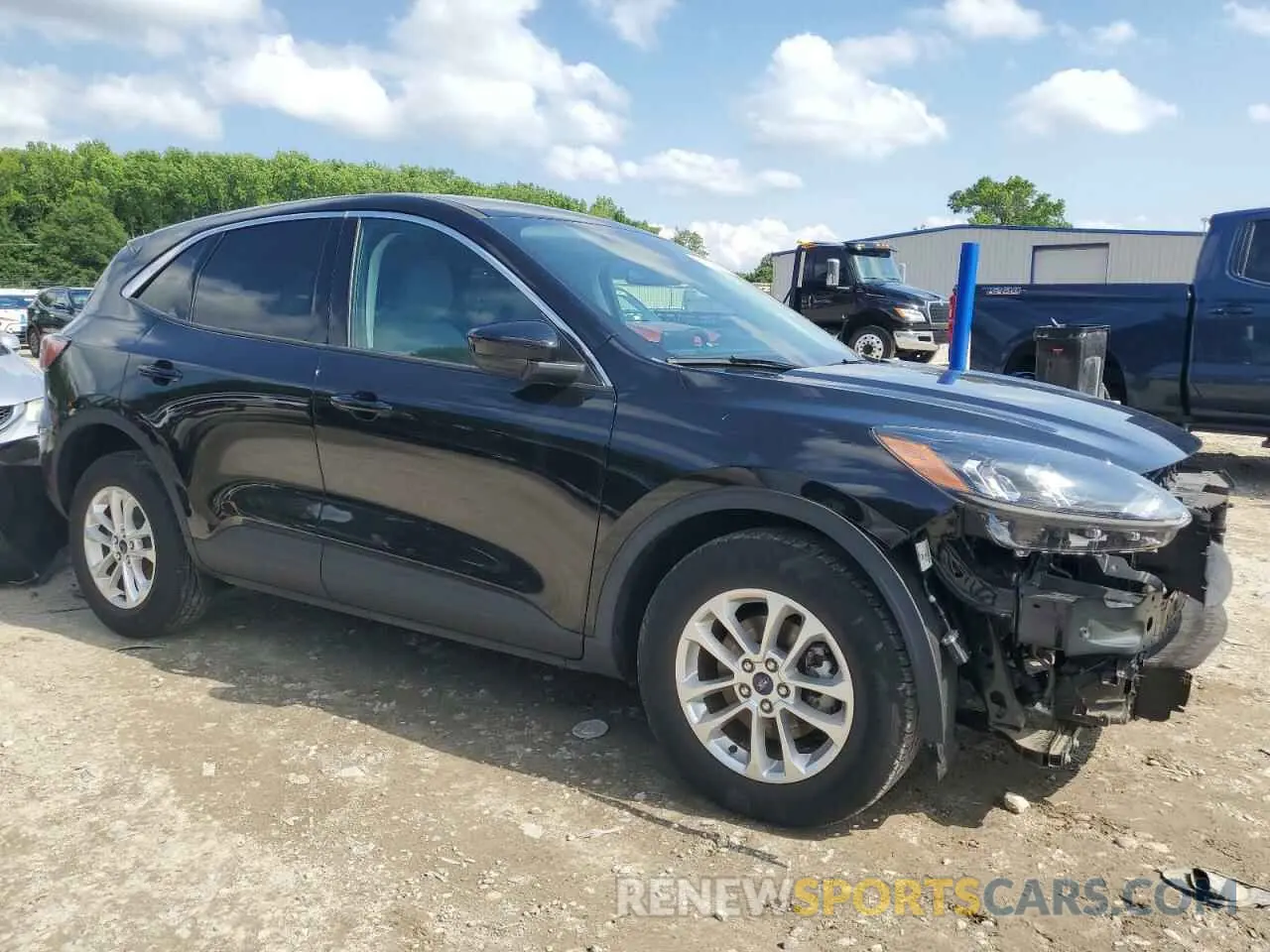 4 Photograph of a damaged car 1FMCU9G6XMUB27543 FORD ESCAPE 2021