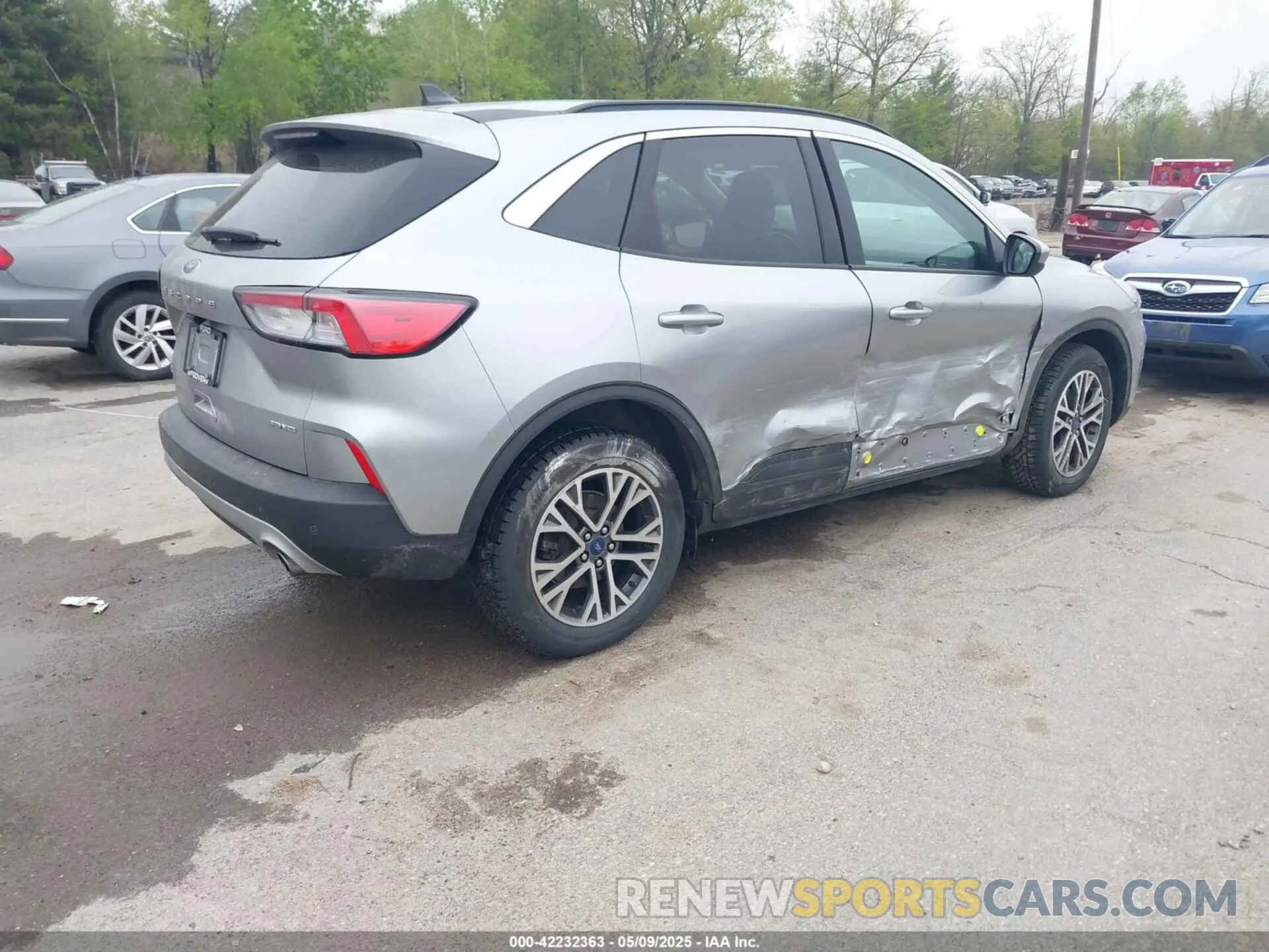 4 Photograph of a damaged car 1FMCU9H61MUA02574 FORD ESCAPE 2021