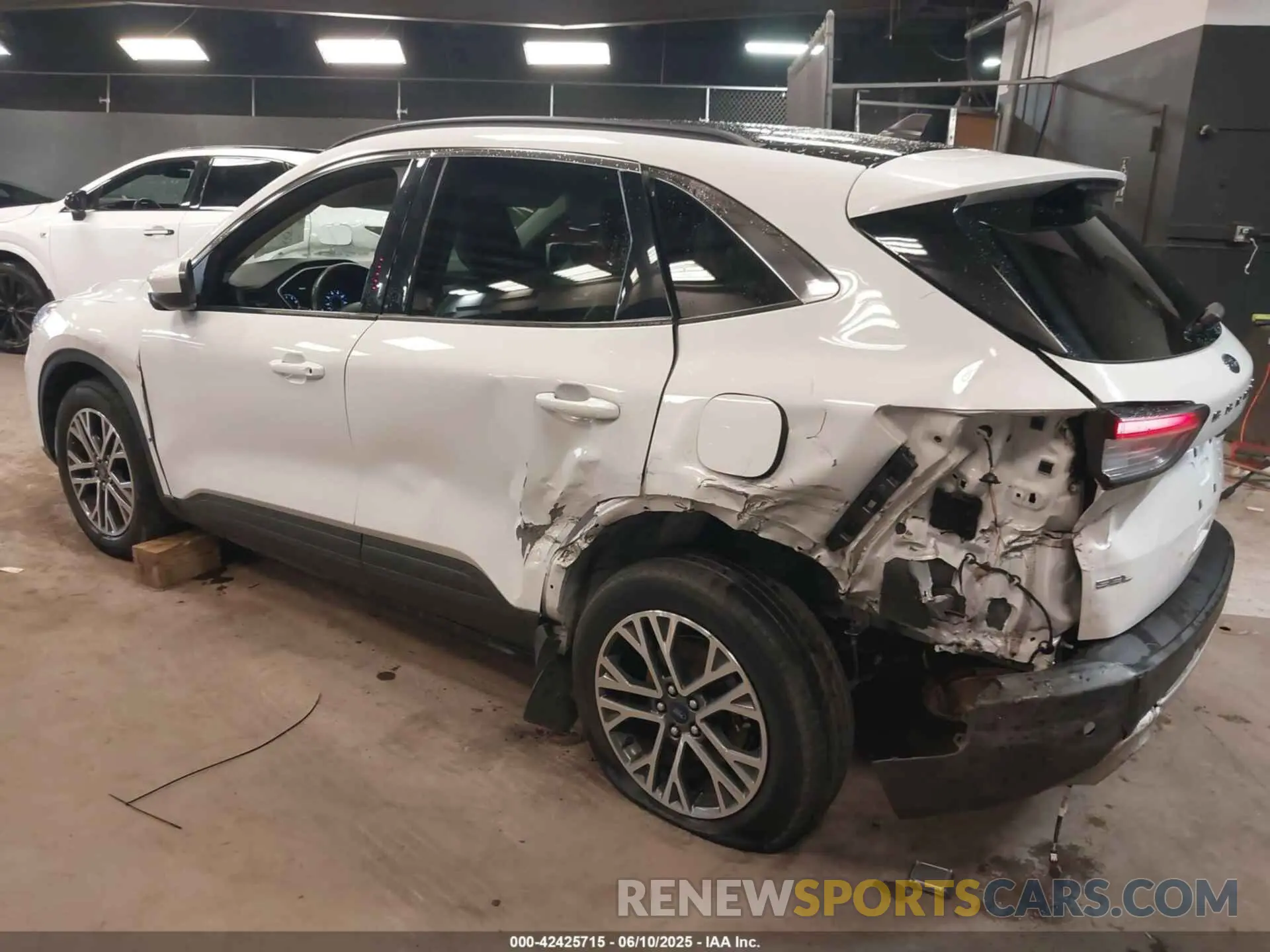 6 Photograph of a damaged car 1FMCU9H61MUA15146 FORD ESCAPE 2021