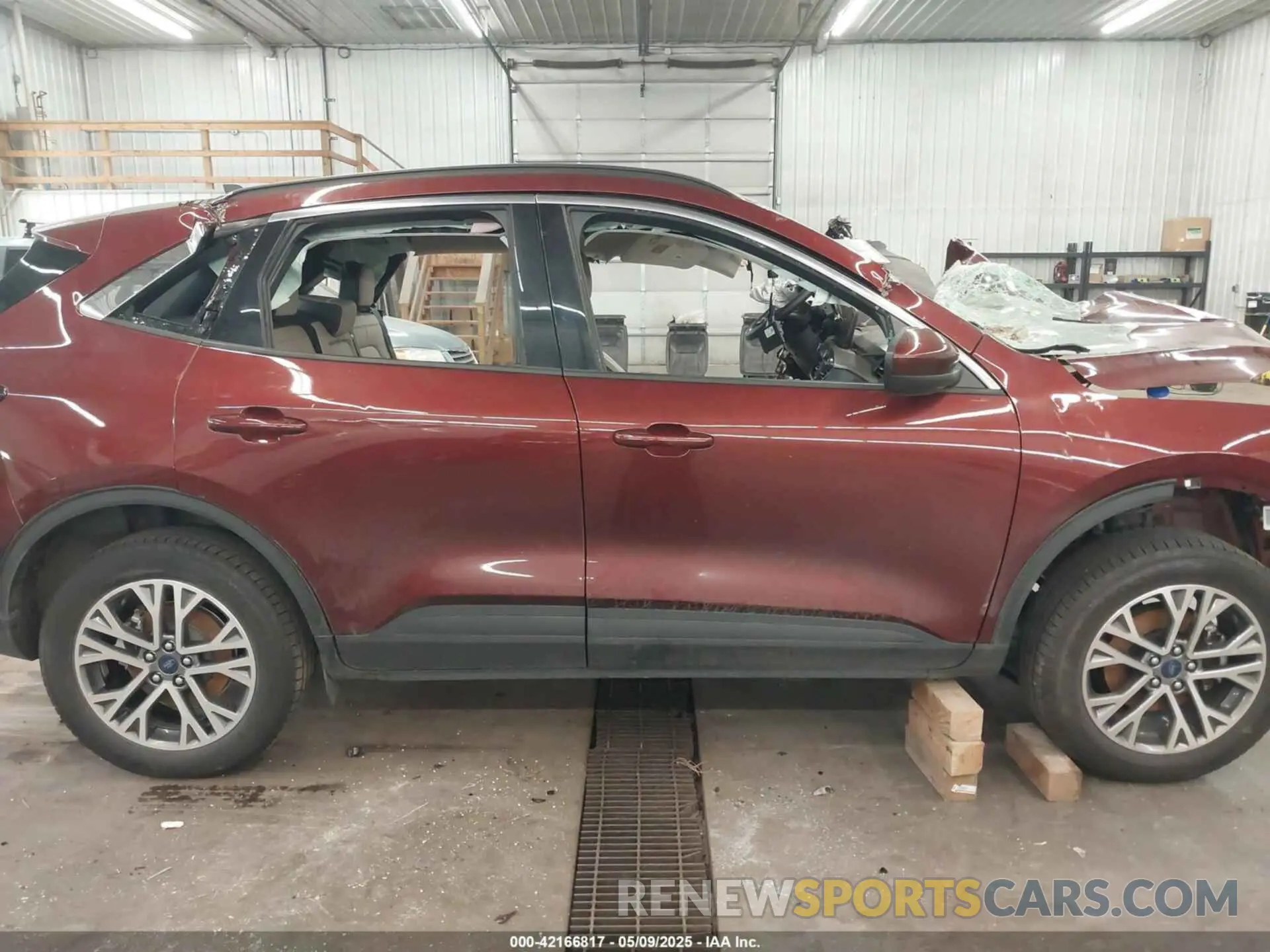 13 Photograph of a damaged car 1FMCU9H65MUB05710 FORD ESCAPE 2021