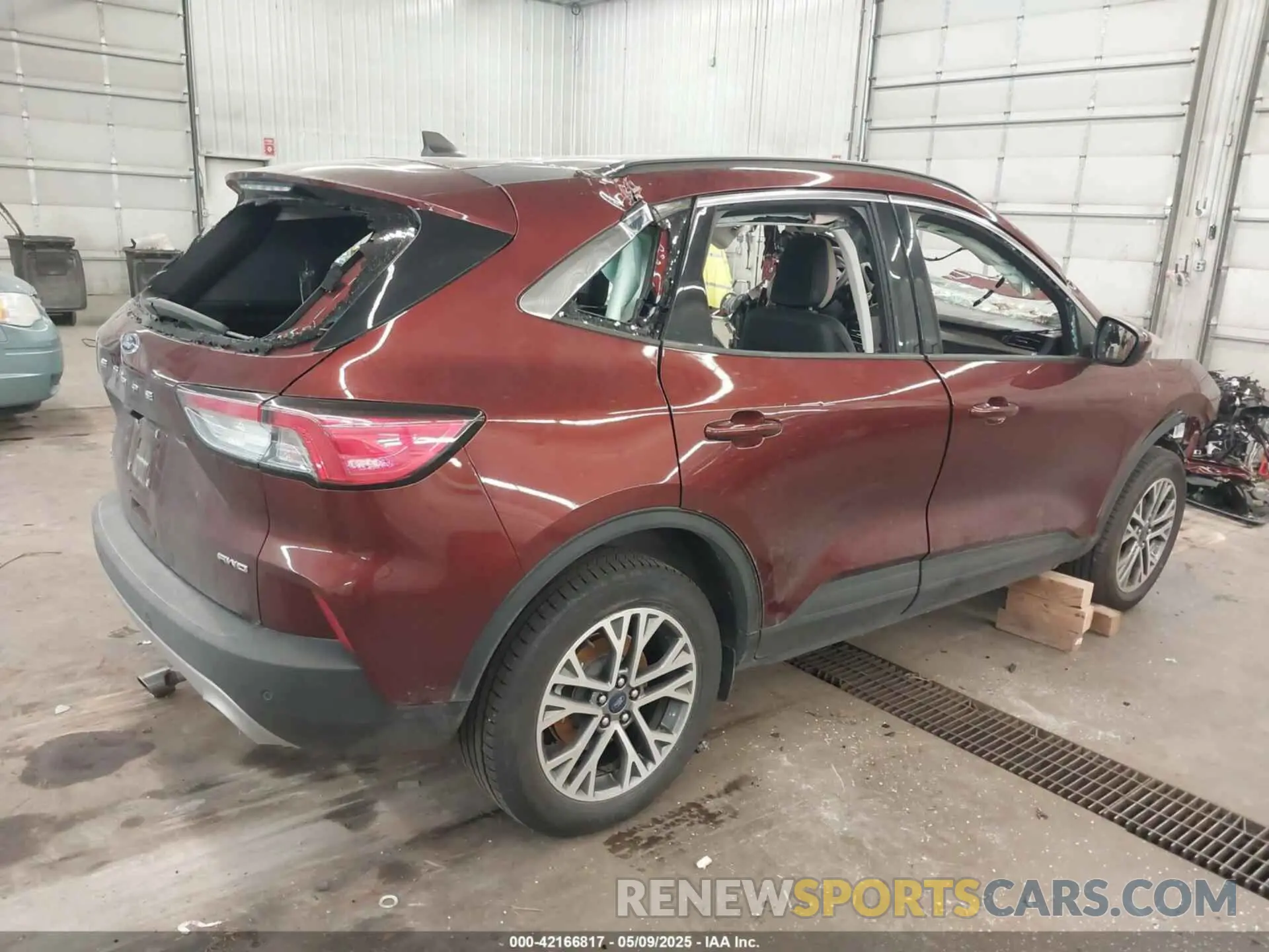 19 Photograph of a damaged car 1FMCU9H65MUB05710 FORD ESCAPE 2021