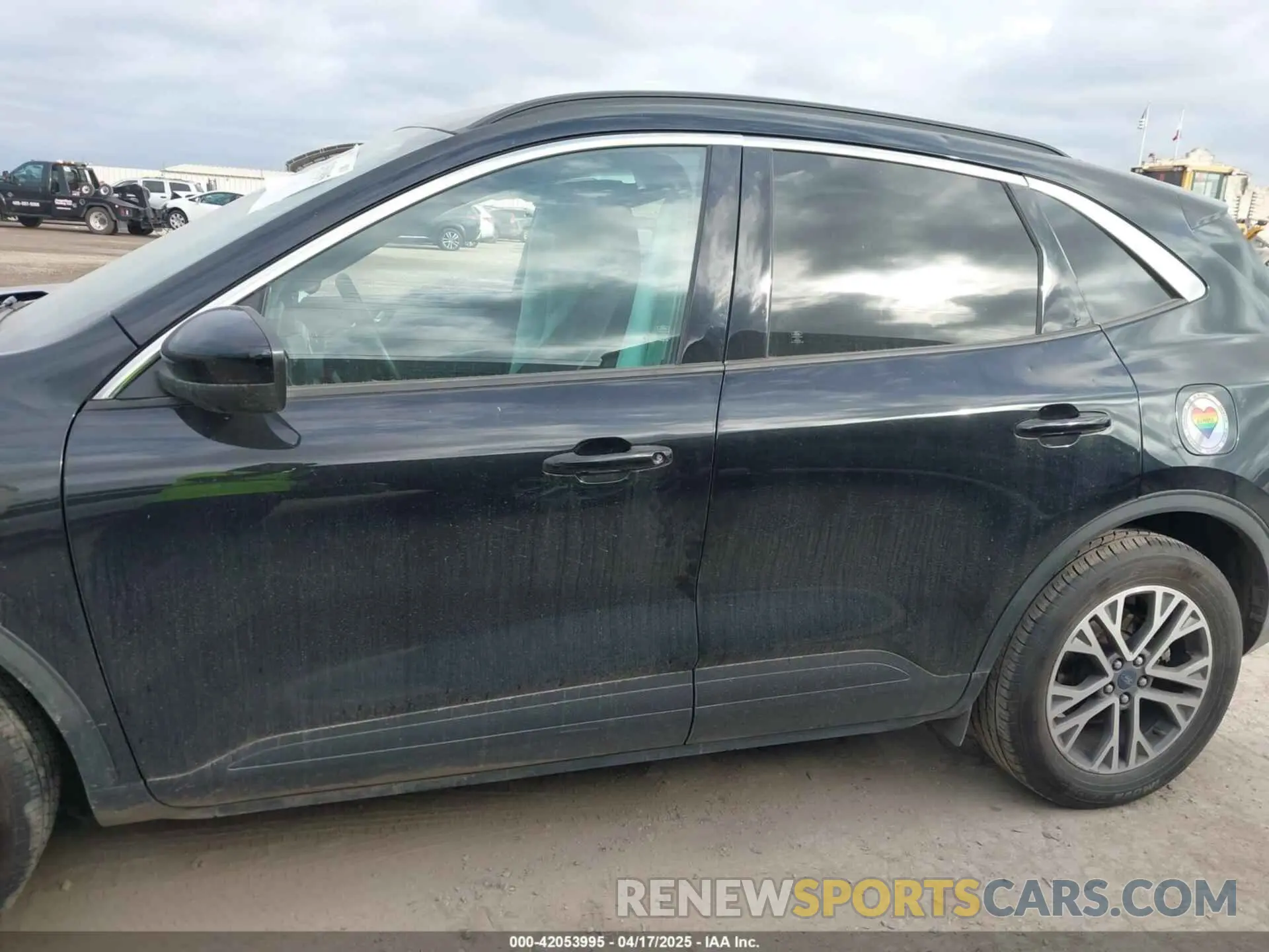14 Photograph of a damaged car 1FMCU9H65MUB21616 FORD ESCAPE 2021