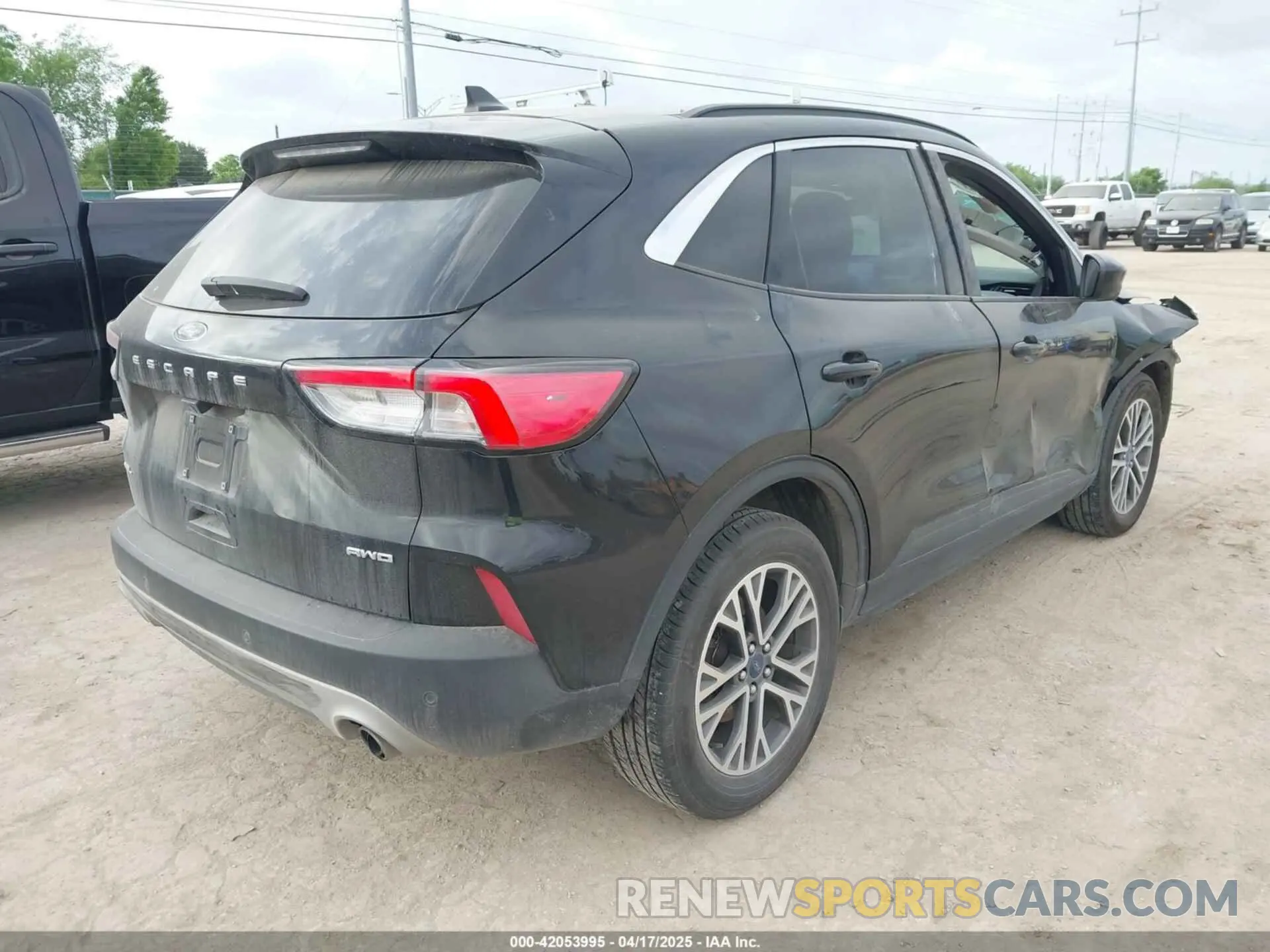 4 Photograph of a damaged car 1FMCU9H65MUB21616 FORD ESCAPE 2021