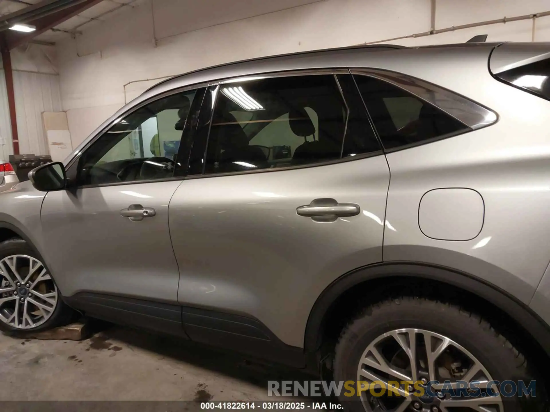 14 Photograph of a damaged car 1FMCU9H67MUA48975 FORD ESCAPE 2021