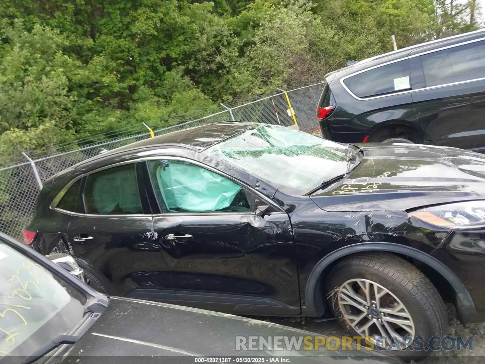 13 Photograph of a damaged car 1FMCU9H94MUA61032 FORD ESCAPE 2021