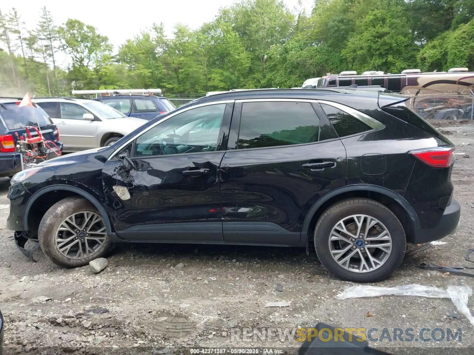 14 Photograph of a damaged car 1FMCU9H94MUA61032 FORD ESCAPE 2021