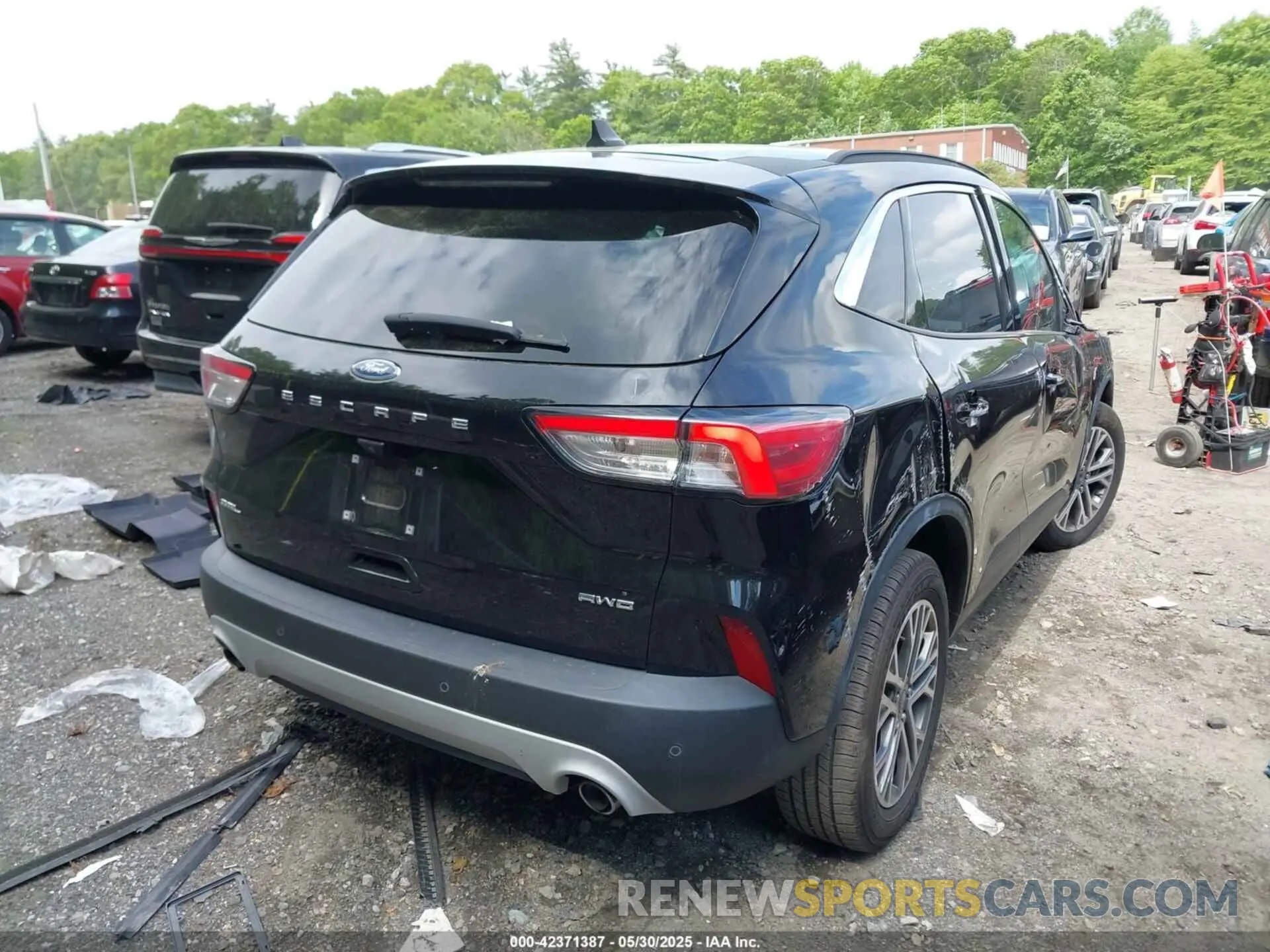 4 Photograph of a damaged car 1FMCU9H94MUA61032 FORD ESCAPE 2021
