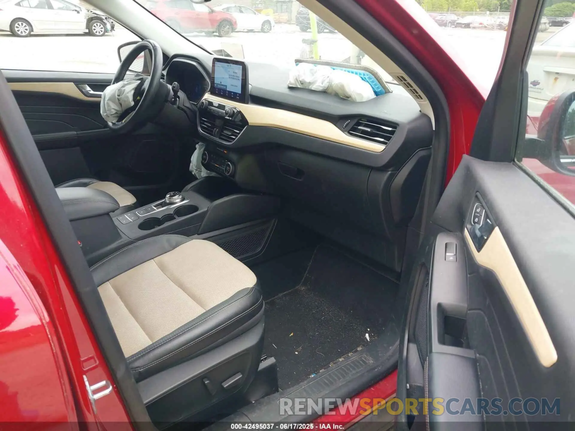 5 Photograph of a damaged car 1FMCU9J90MUA33755 FORD ESCAPE 2021