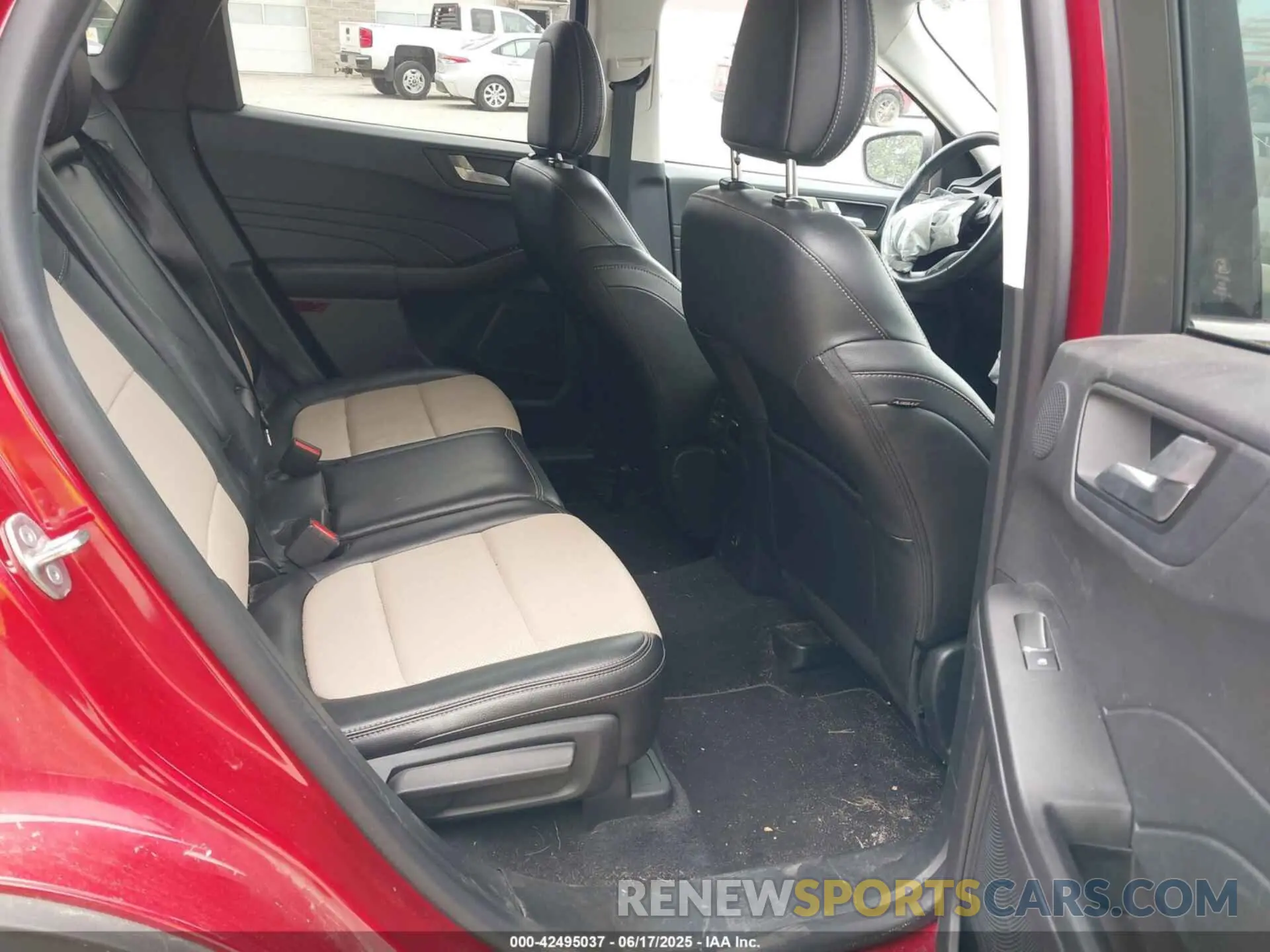 8 Photograph of a damaged car 1FMCU9J90MUA33755 FORD ESCAPE 2021