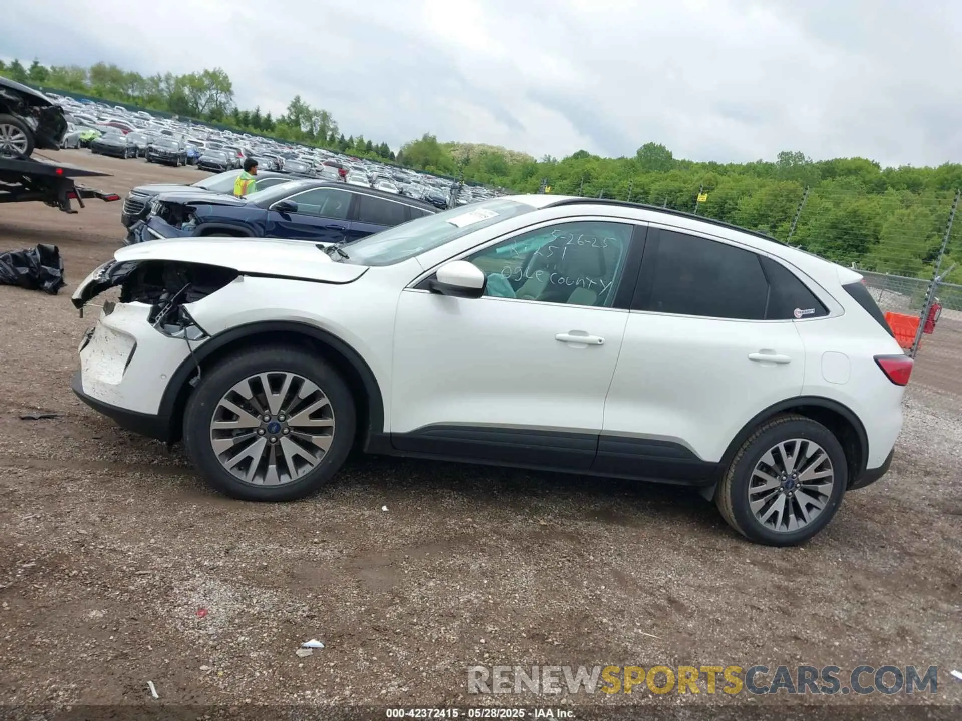14 Photograph of a damaged car 1FMCU9J90MUA58638 FORD ESCAPE 2021