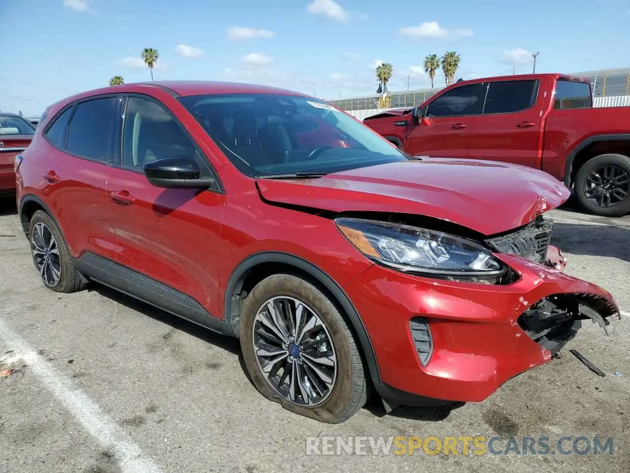 4 Photograph of a damaged car 1FMCU0BZ0NUA08687 FORD ESCAPE 2022