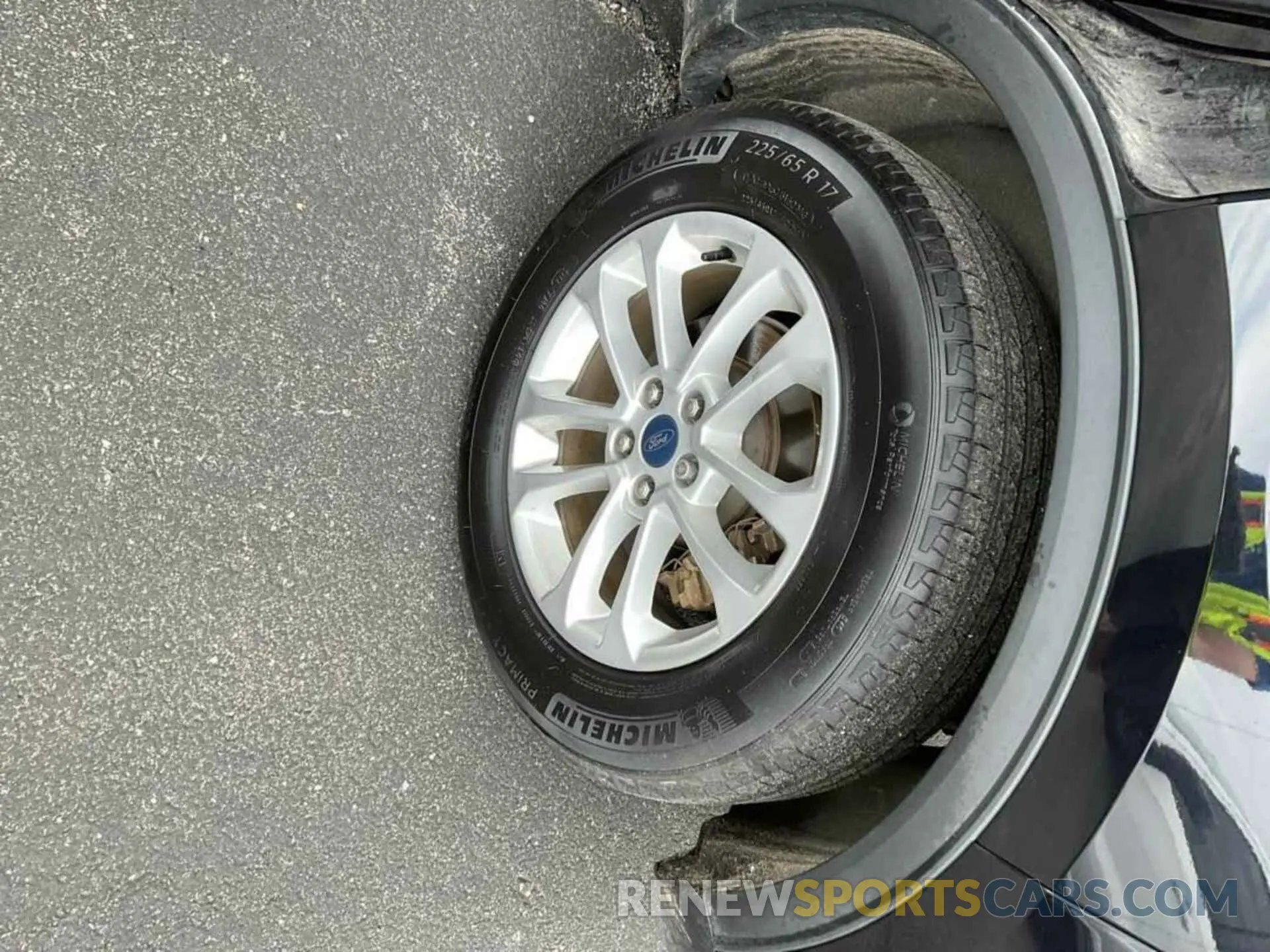 29 Photograph of a damaged car 1FMCU0BZ2NUA30822 FORD ESCAPE 2022