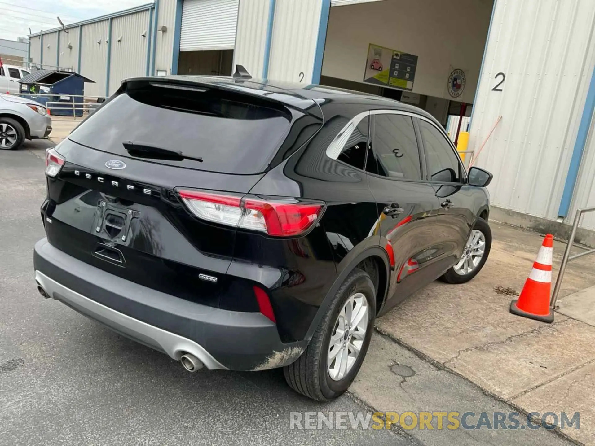 31 Photograph of a damaged car 1FMCU0BZ2NUA30822 FORD ESCAPE 2022